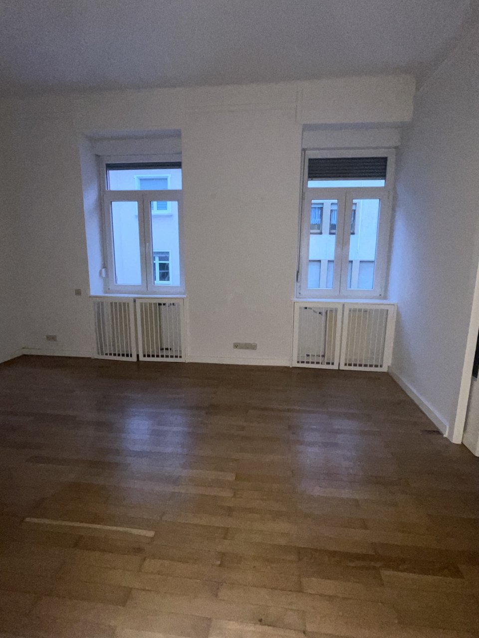 Sonnige 4 ZKB Erdgeschoß Altbau-Wohnung, Luisenstraße