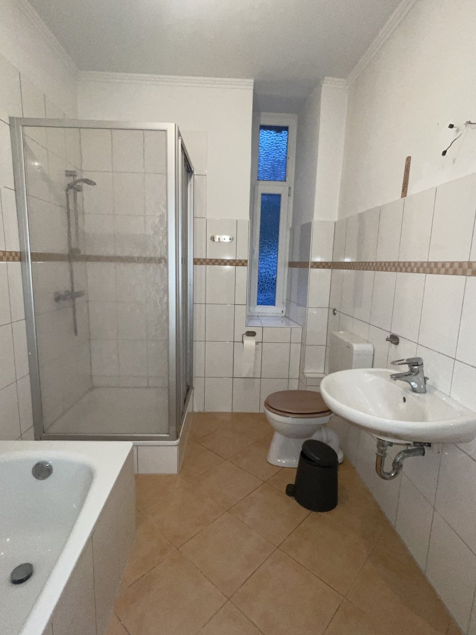 Sonnige 4 ZKB Erdgeschoß Altbau-Wohnung, Luisenstraße