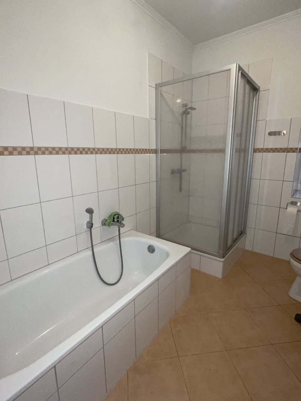 Sonnige 4 ZKB Erdgeschoß Altbau-Wohnung, Luisenstraße