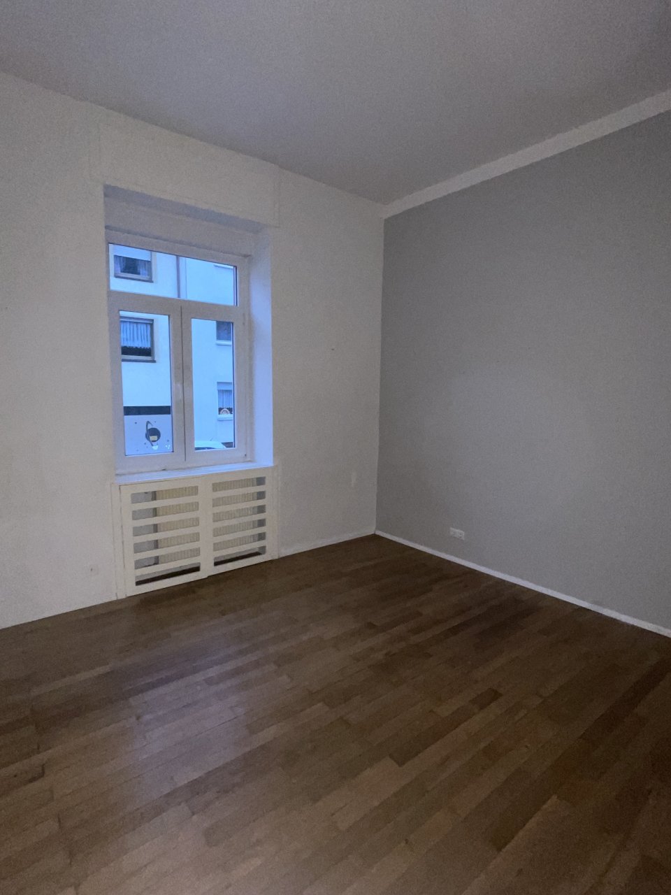 Sonnige 4 ZKB Erdgeschoß Altbau-Wohnung, Luisenstraße