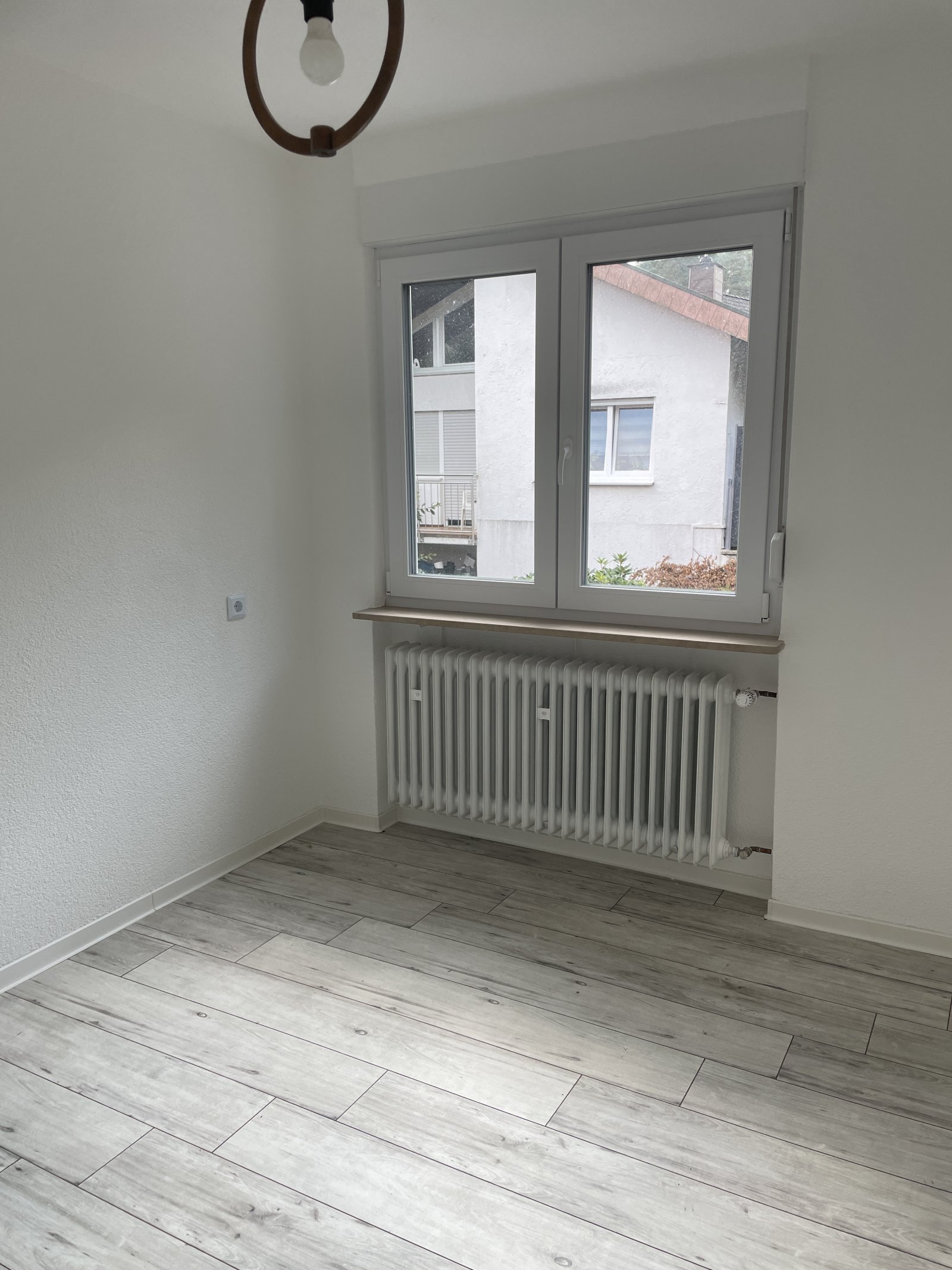 Vermietung: Neu saniertes Einfamilienhaus in sonniger Lage in Lemberg