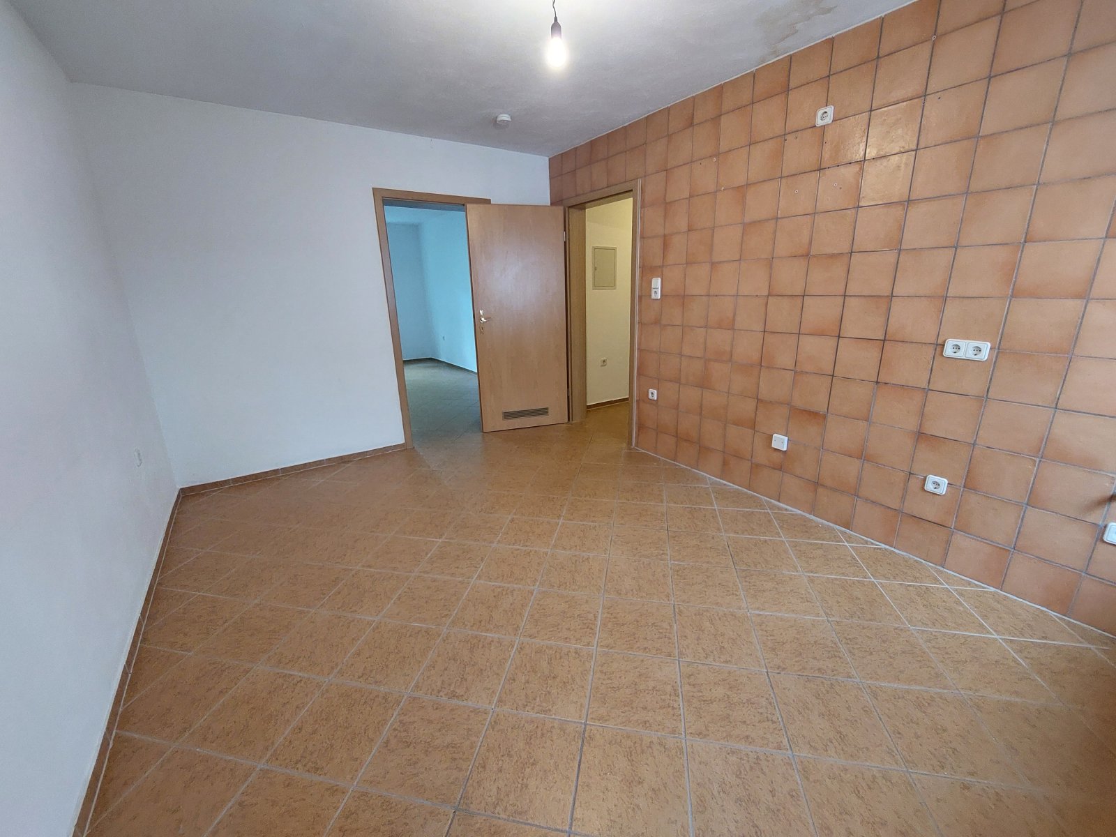 2 X 2 ZKB Wohnung in gepflegter Wohnanlage Nähe Physiotherapieschule an Selbstzahler zu vermieten