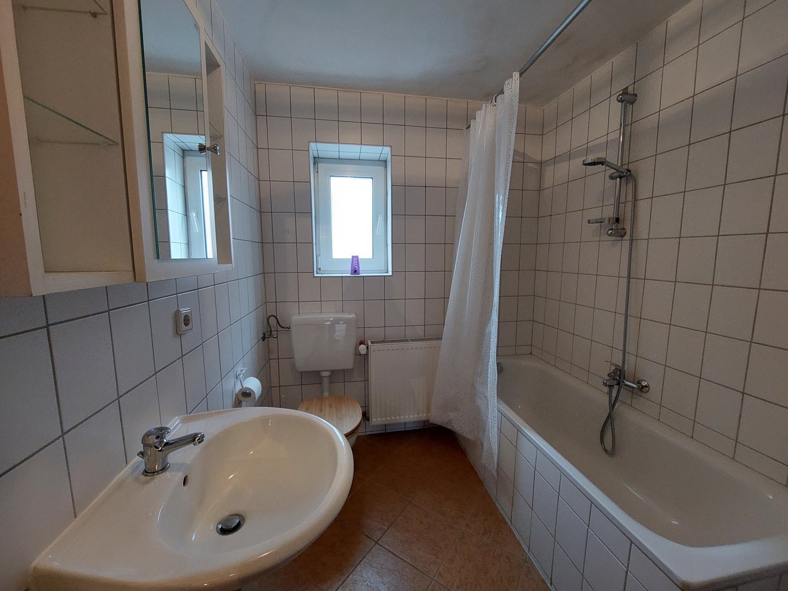 2 X 2 ZKB Wohnung in gepflegter Wohnanlage Nähe Physiotherapieschule an Selbstzahler zu vermieten