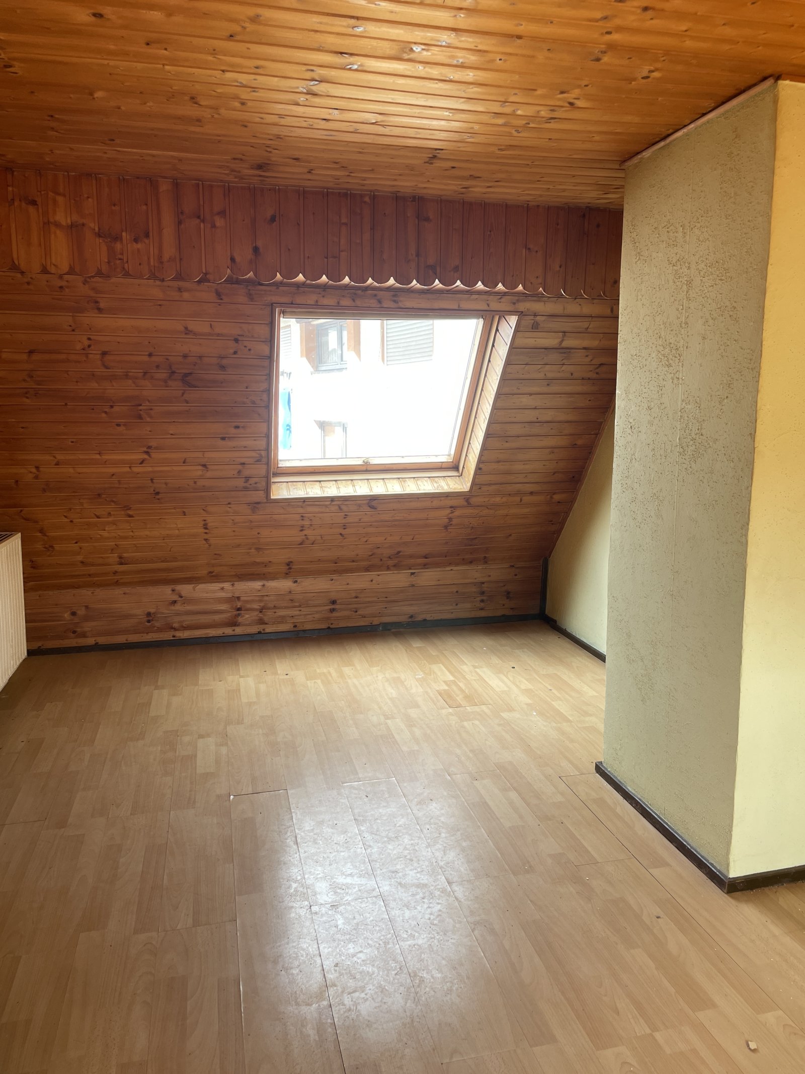Sanierungspaket: 9 Interessante Wohneinheiten (2 MFH, 3 Reihenhäuser)in Pirmasens
