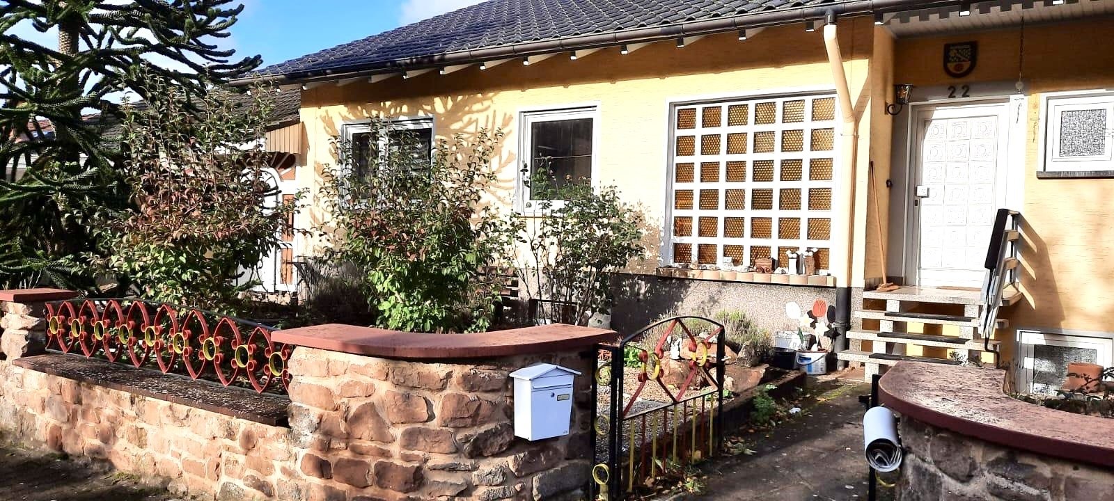 Breunigweiler: Wohnhaus mit Einliegerwohnung in guter Lage in Breunigweiler 