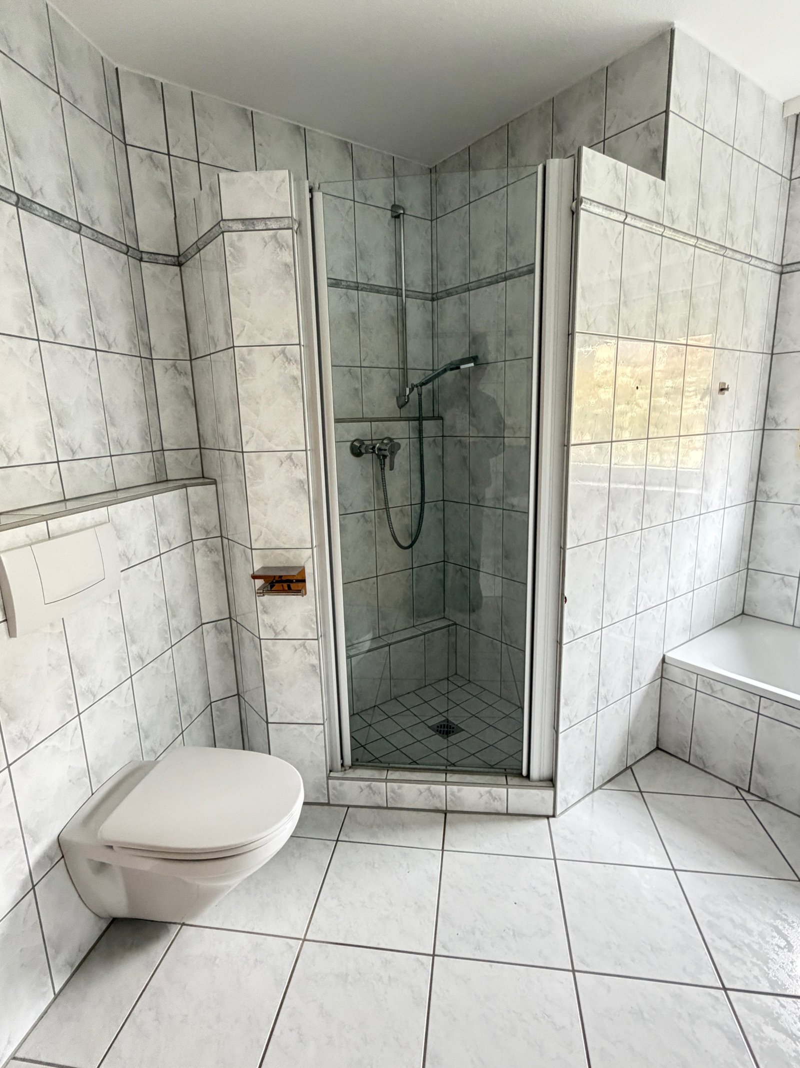 Gelegenheit! Neuwertige 3 Zimmer, Küche und Bad Eigentumswohnung mit Blick auf Burg Altdahn!