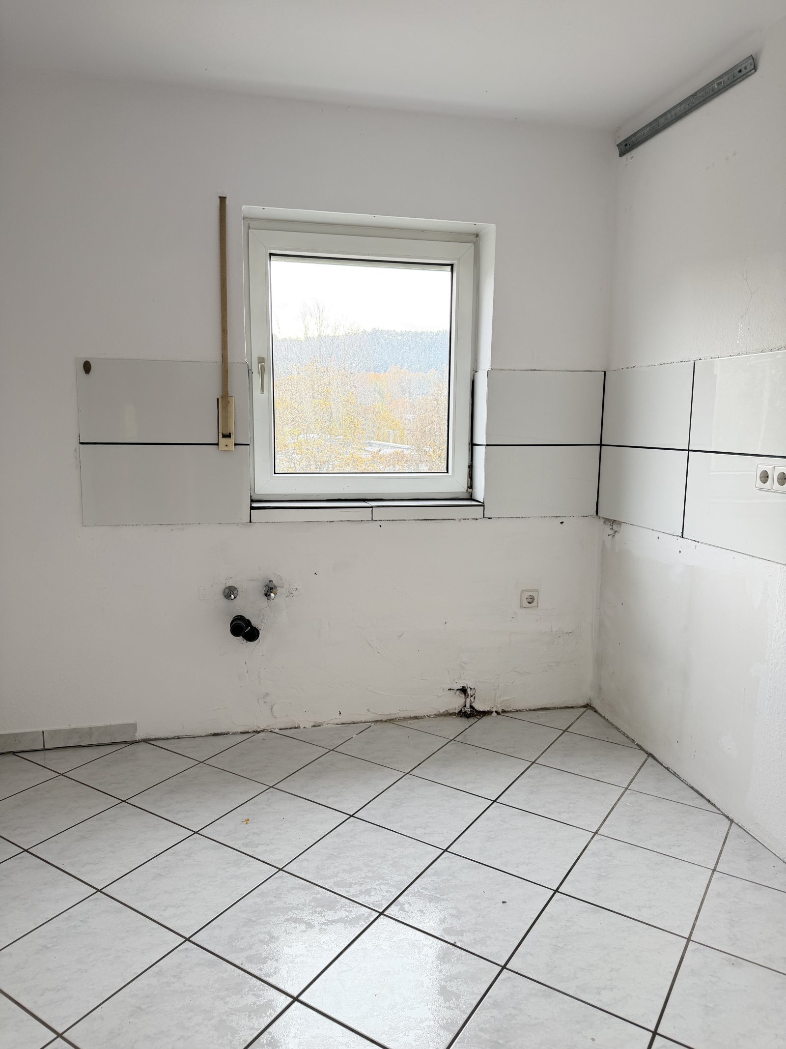 Gelegenheit! Neuwertige 3 Zimmer, Küche und Bad Eigentumswohnung mit Blick auf Burg Altdahn!