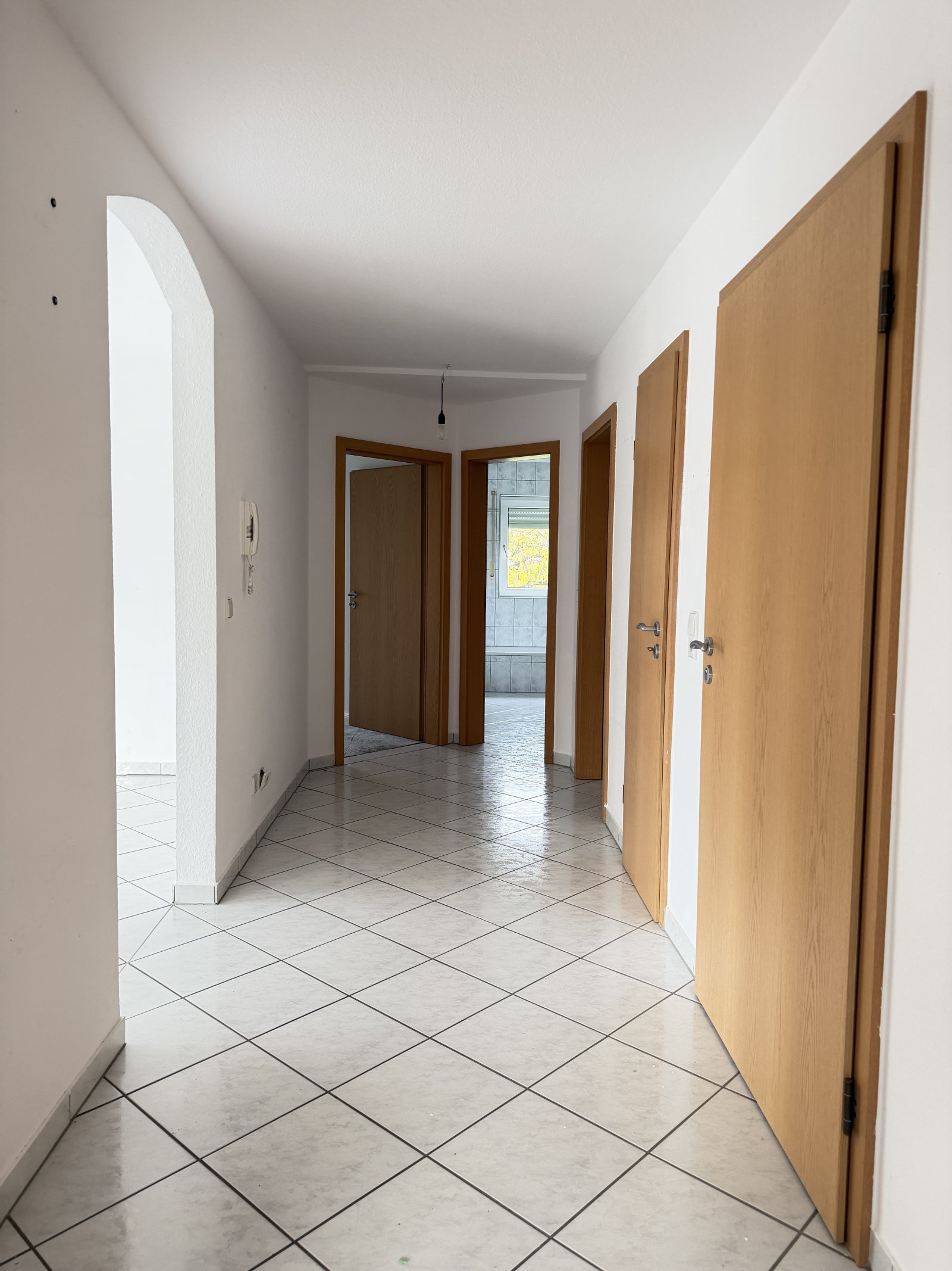 Gelegenheit! Neuwertige 3 Zimmer, Küche und Bad Eigentumswohnung mit Blick auf Burg Altdahn!