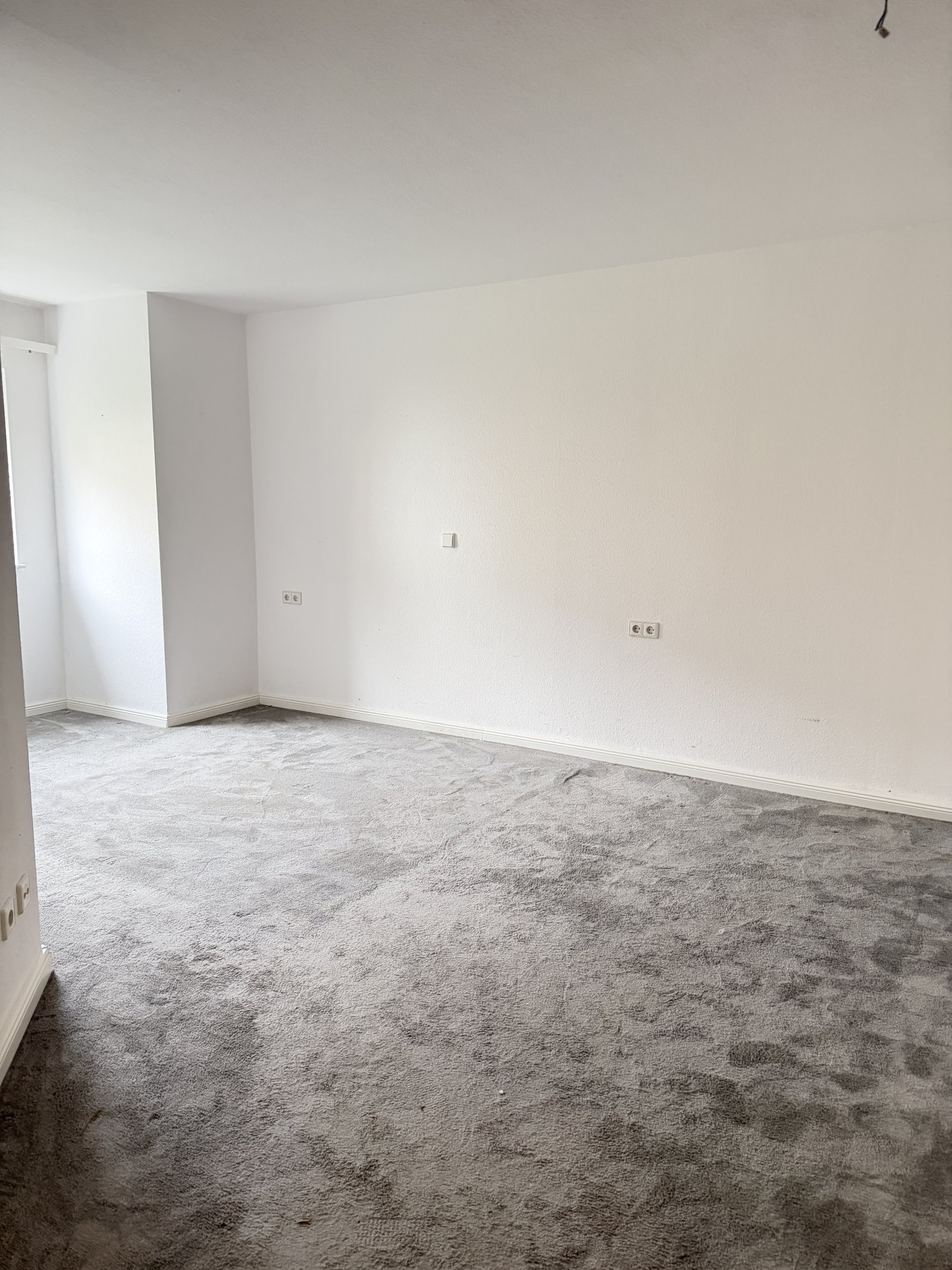 Gelegenheit! Neuwertige 3 Zimmer, Küche und Bad Eigentumswohnung mit Blick auf Burg Altdahn!