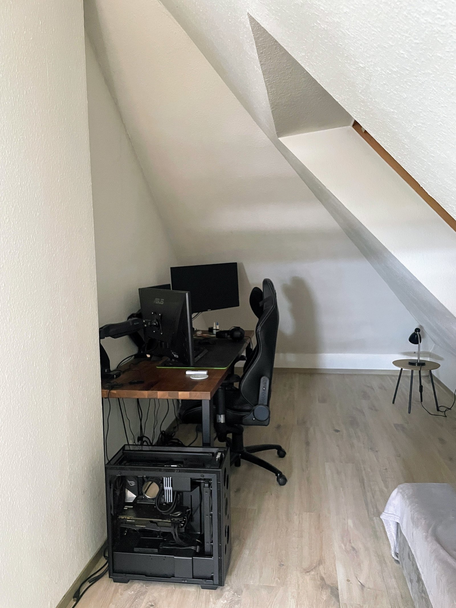 1 Zimmer, Küche und Bad-Wohnung mit Balkon in Winzeln