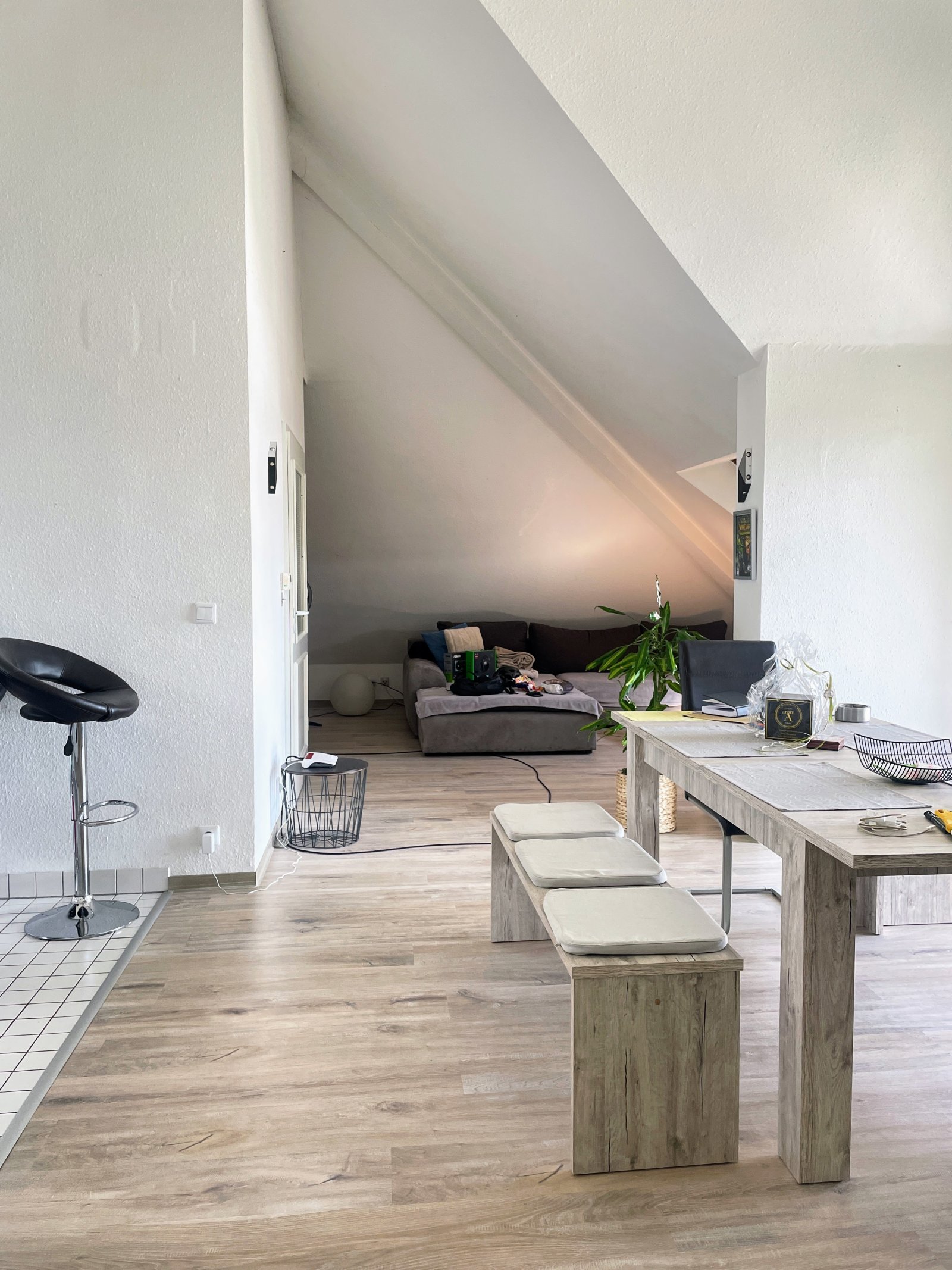 1 Zimmer, Küche und Bad-Wohnung mit Balkon in Winzeln