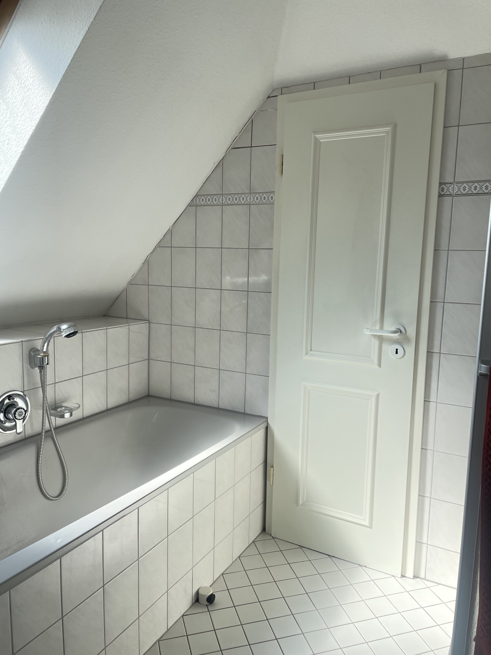 1 Zimmer, Küche und Bad-Wohnung mit Balkon in Winzeln