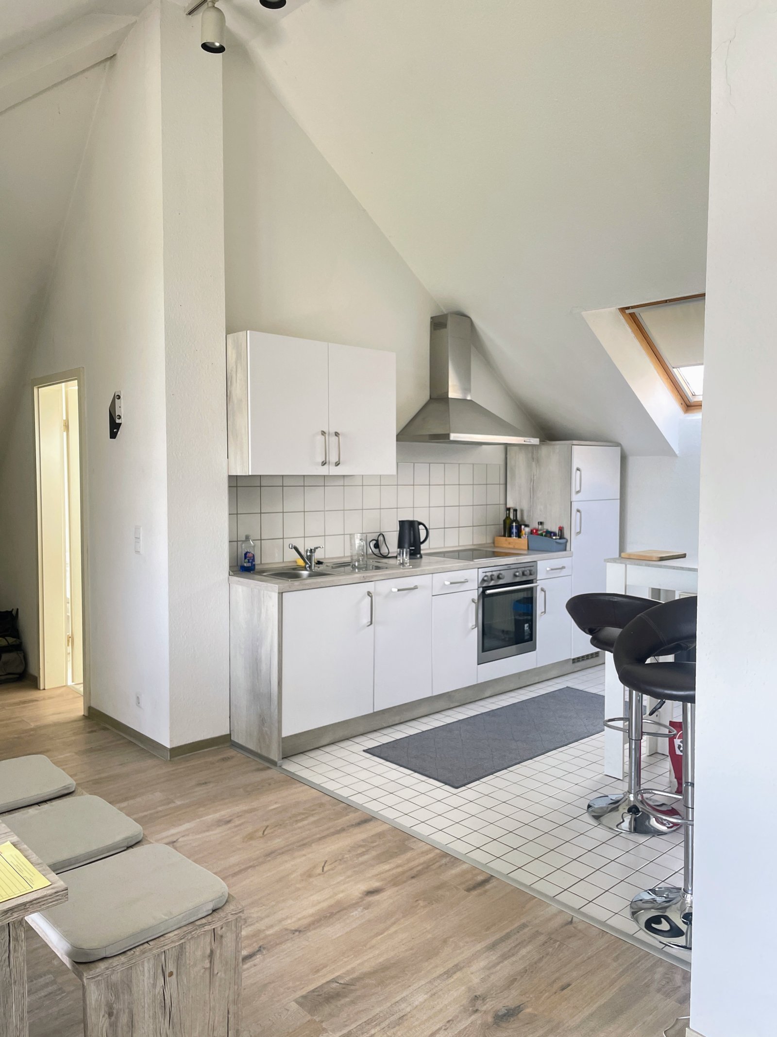 1 Zimmer, Küche und Bad-Wohnung mit Balkon in Winzeln