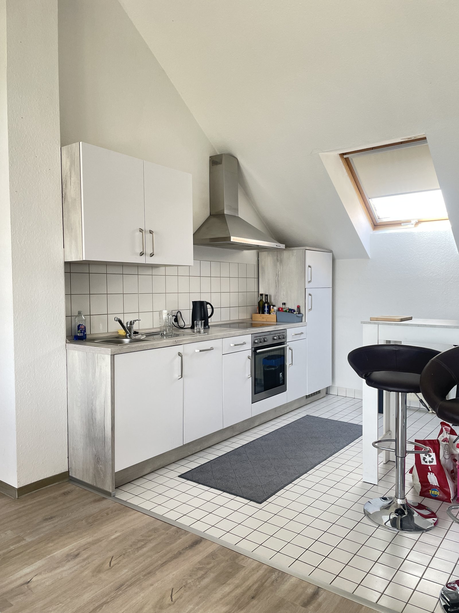 1 Zimmer, Küche und Bad-Wohnung mit Balkon in Winzeln