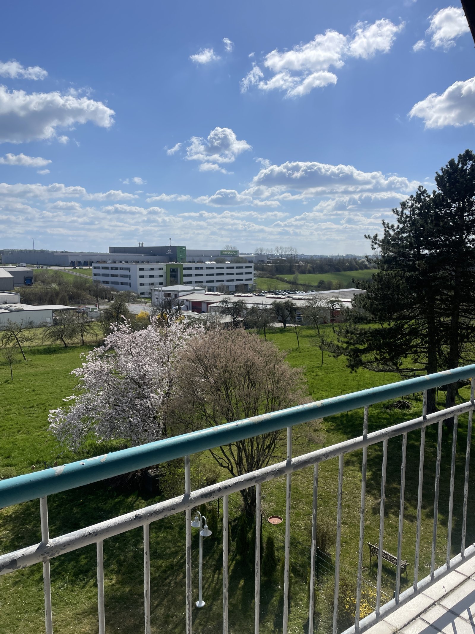 1 Zimmer, Küche und Bad-Wohnung mit Balkon in Winzeln