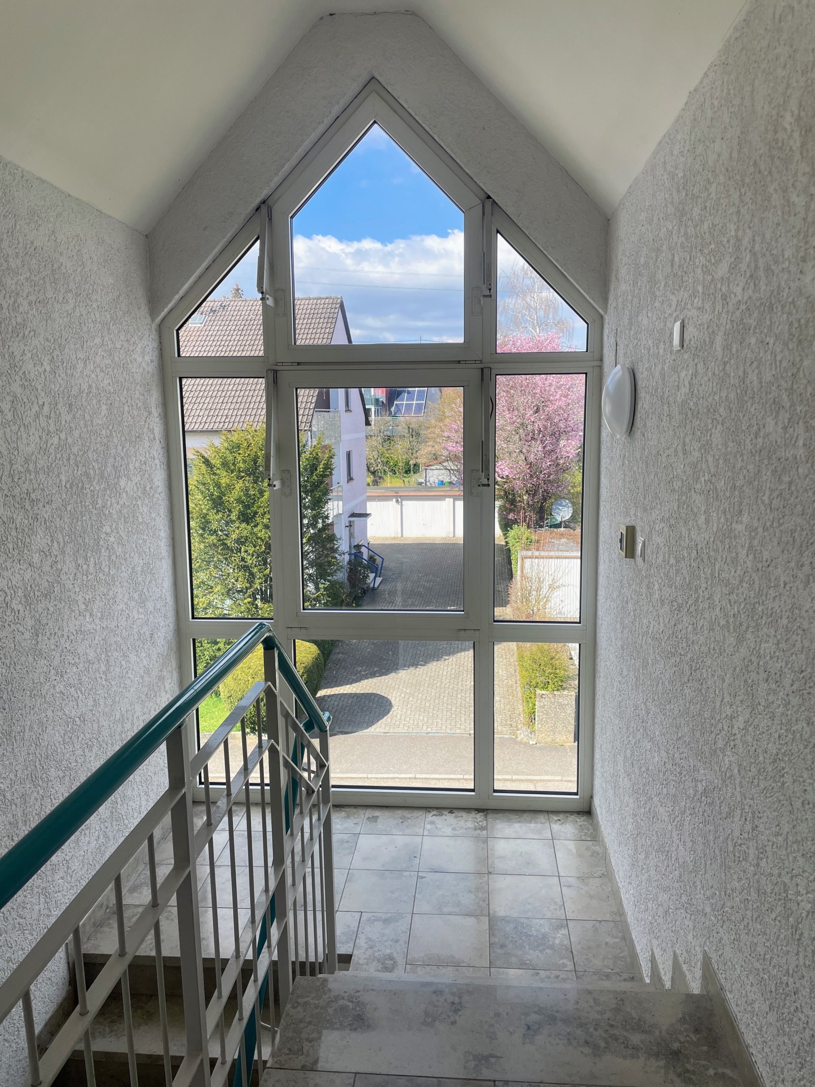 1 Zimmer, Küche und Bad-Wohnung mit Balkon in Winzeln