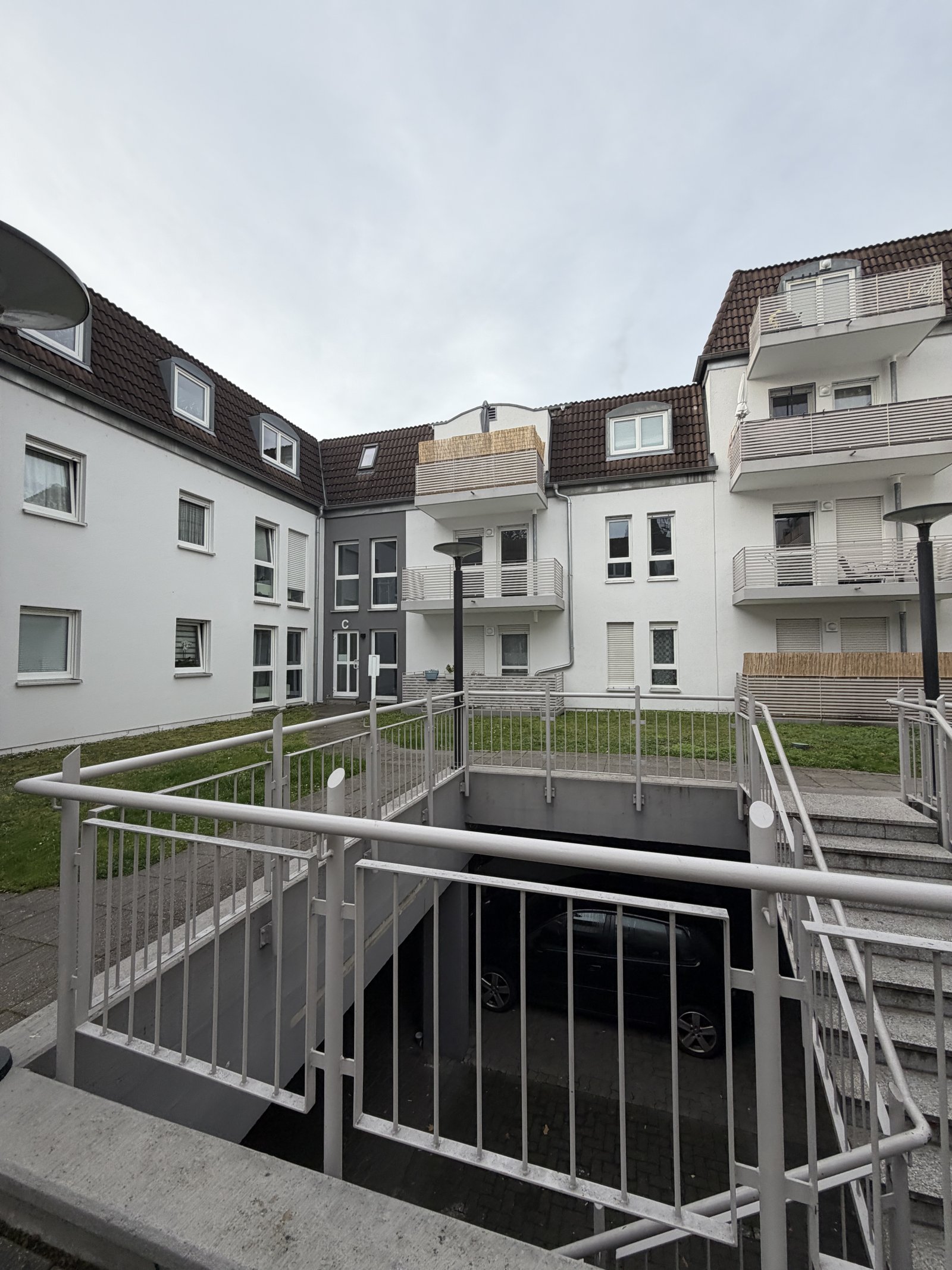 Gepflegte 2 ZKB-Wohnung in sehr gepflegter Wohnanlage in Neustadt