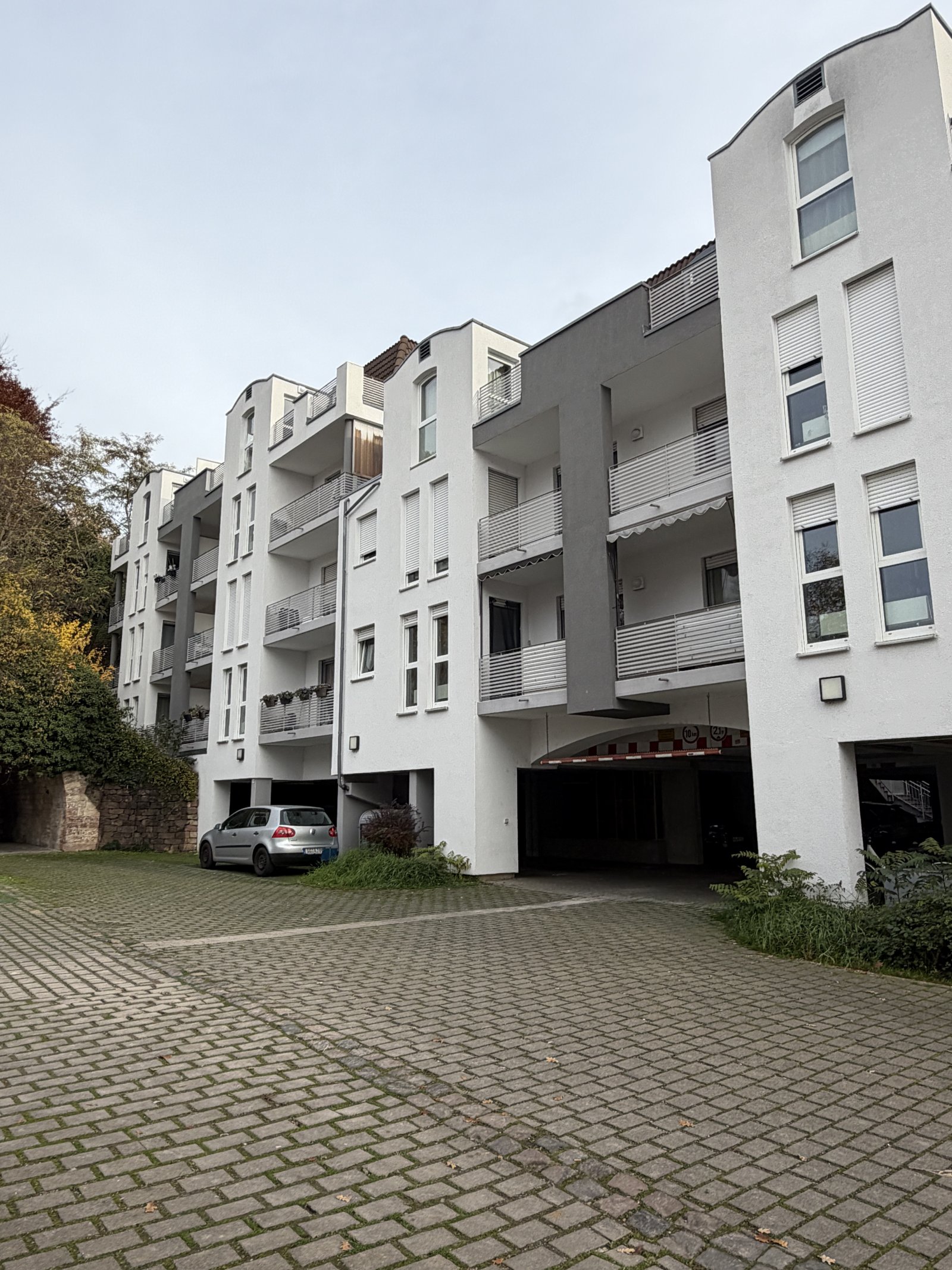 Gepflegte 2 ZKB-Wohnung in sehr gepflegter Wohnanlage in Neustadt