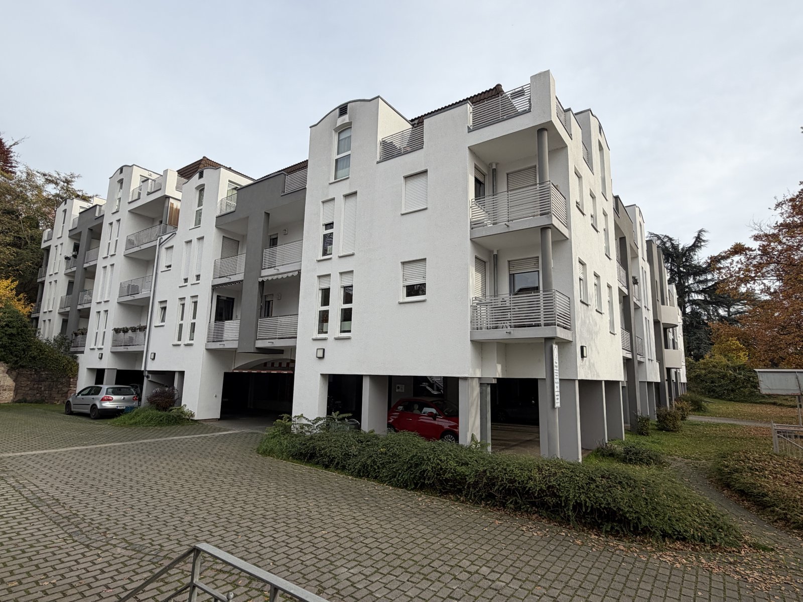 Gepflegte 2 ZKB-Wohnung in sehr gepflegter Wohnanlage in Neustadt