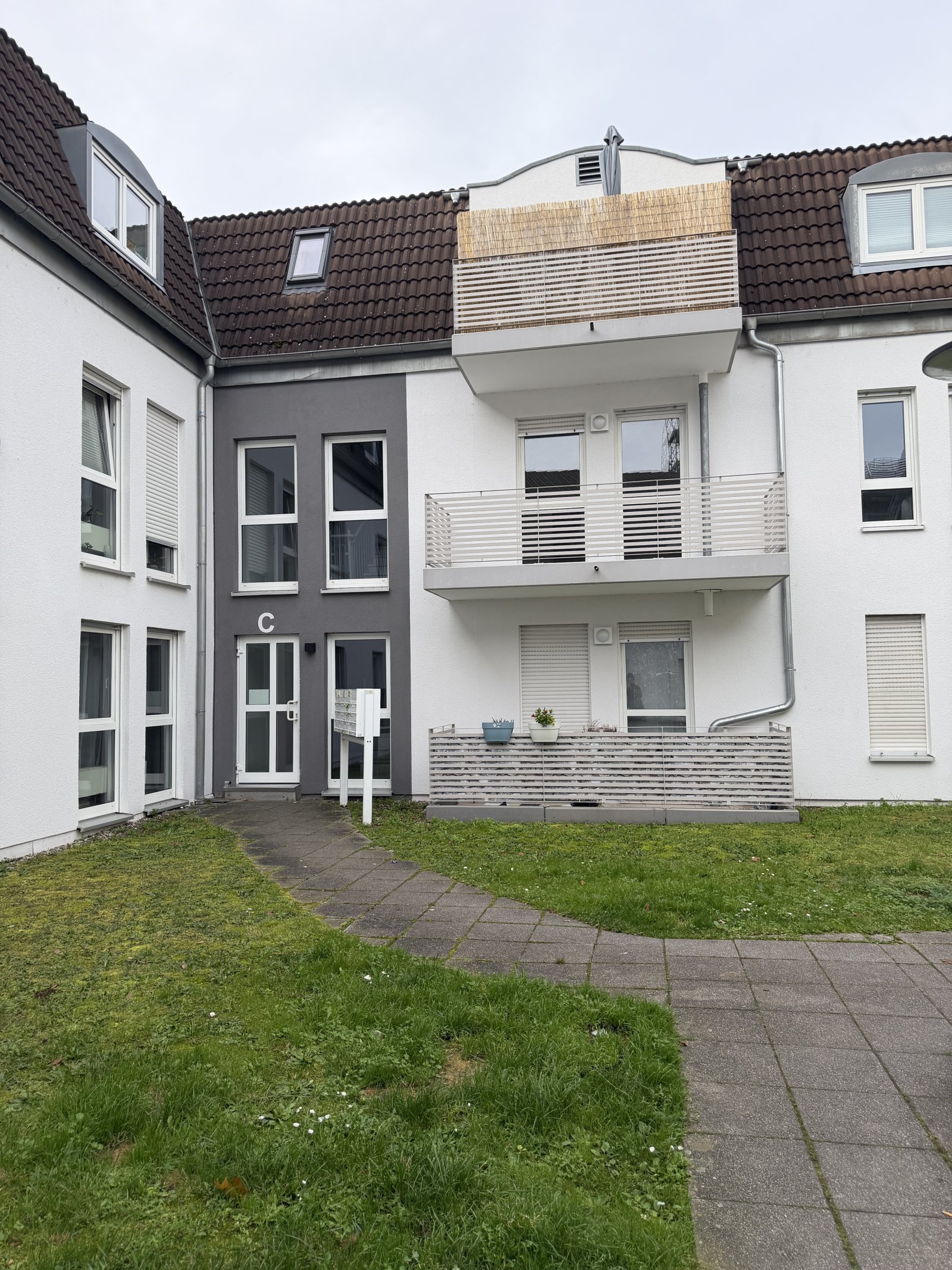 Gepflegte 2 ZKB-Wohnung in sehr gepflegter Wohnanlage in Neustadt