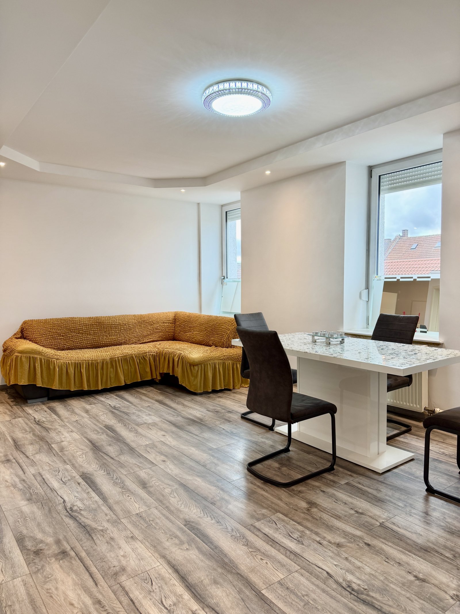 Renovierte 2 Zimmer Wohnung mit Kochnische, Badezimmer und Abstellraum