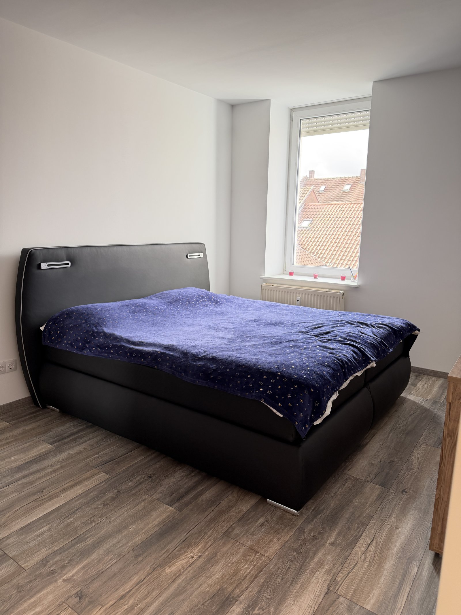 Renovierte 2 Zimmer Wohnung mit Kochnische, Badezimmer und Abstellraum