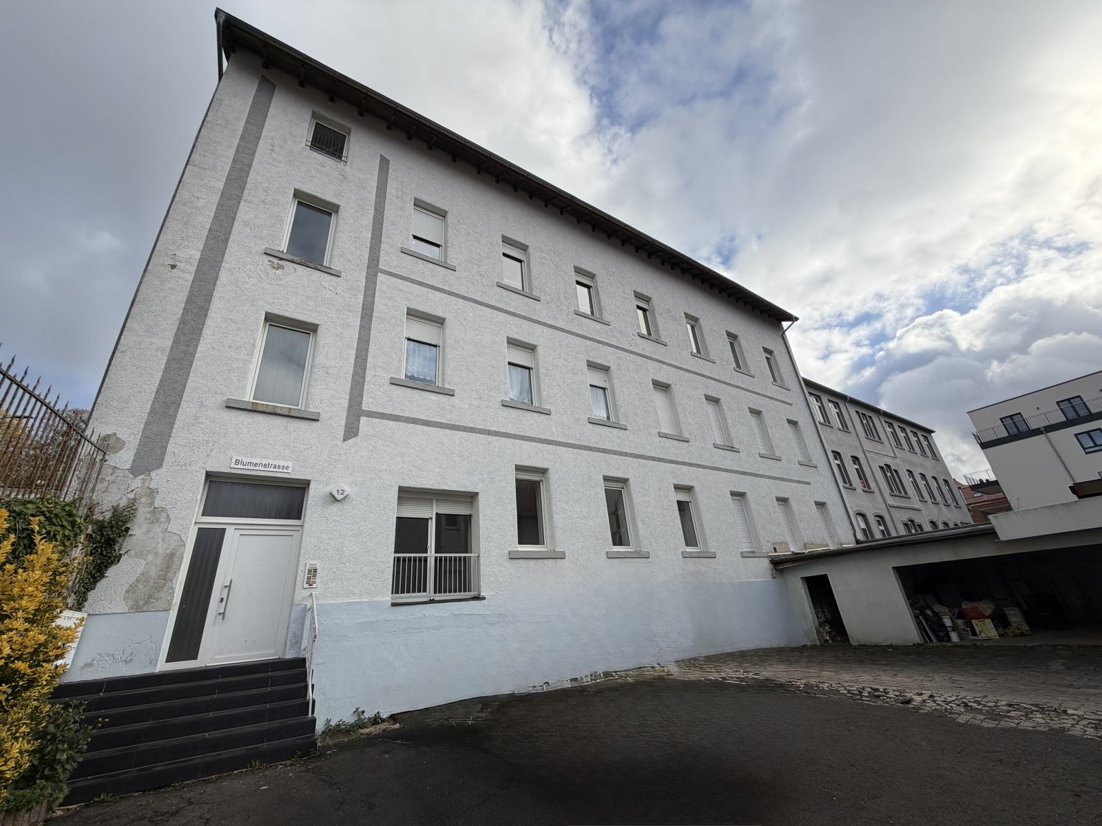 Renovierte 2 Zimmer Wohnung mit Kochnische, Badezimmer und Abstellraum