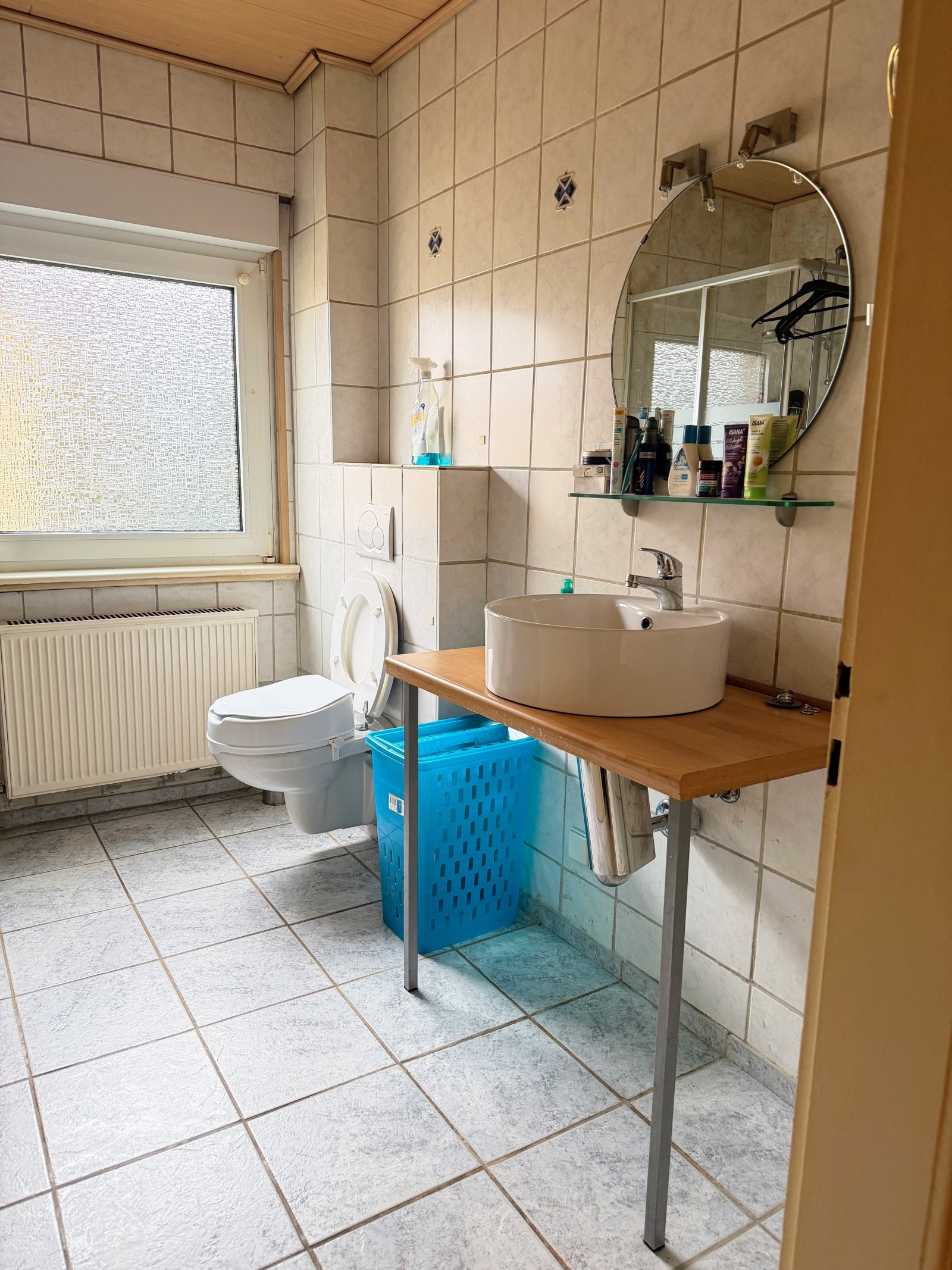 Gepflegtes Zwei- bis Dreifamilienhaus mit Ausbaupotential