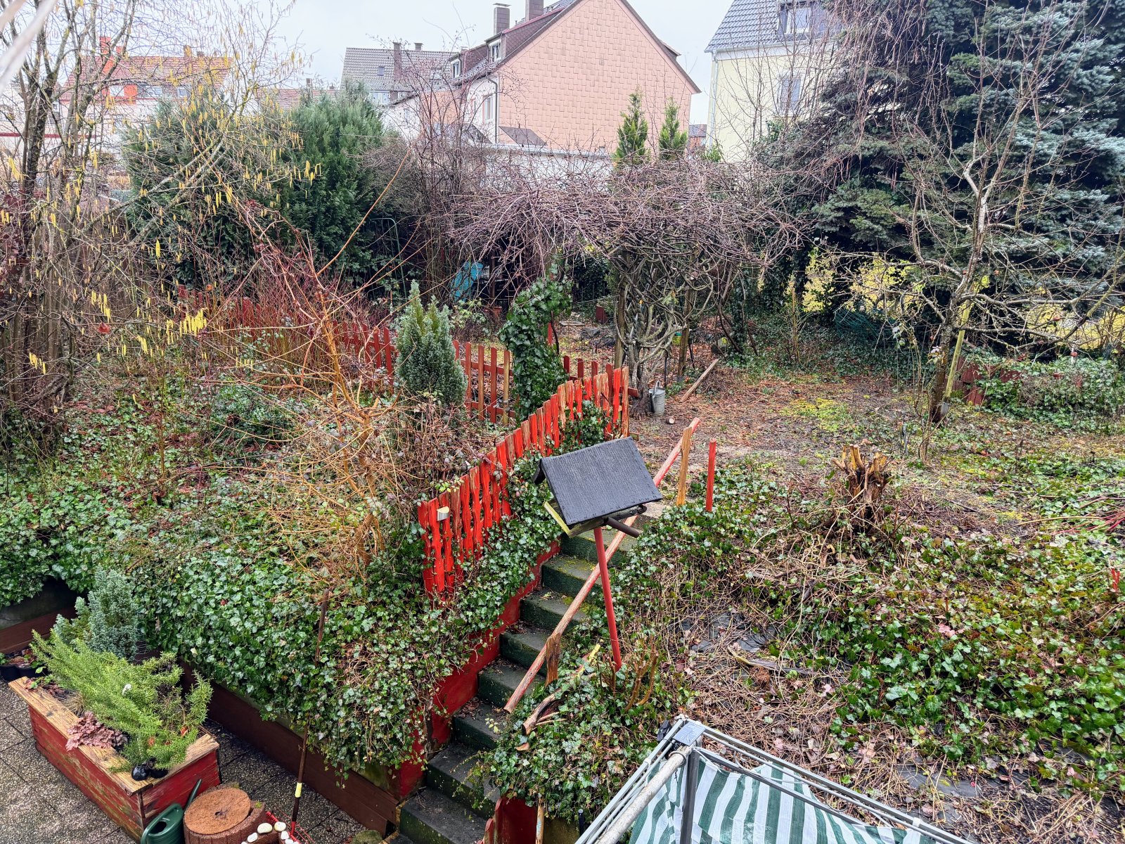 Gepflegtes Zwei- bis Dreifamilienhaus mit Ausbaupotential