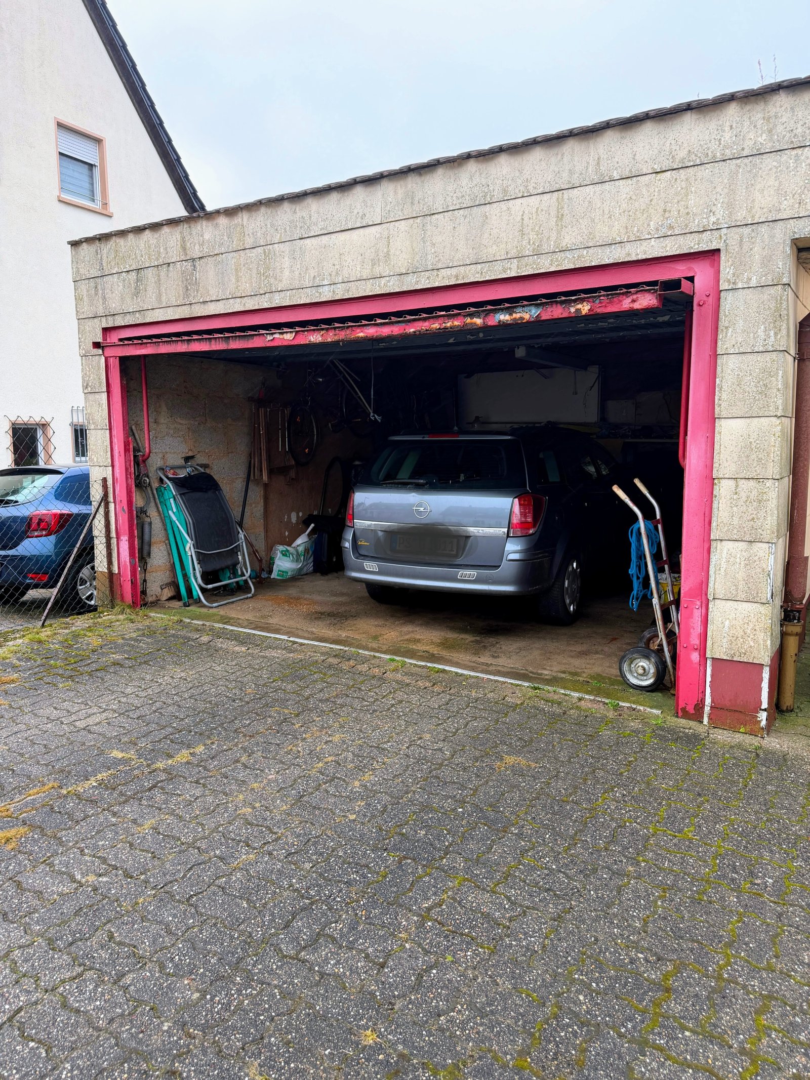 Gepflegtes Zwei- bis Dreifamilienhaus mit Ausbaupotential