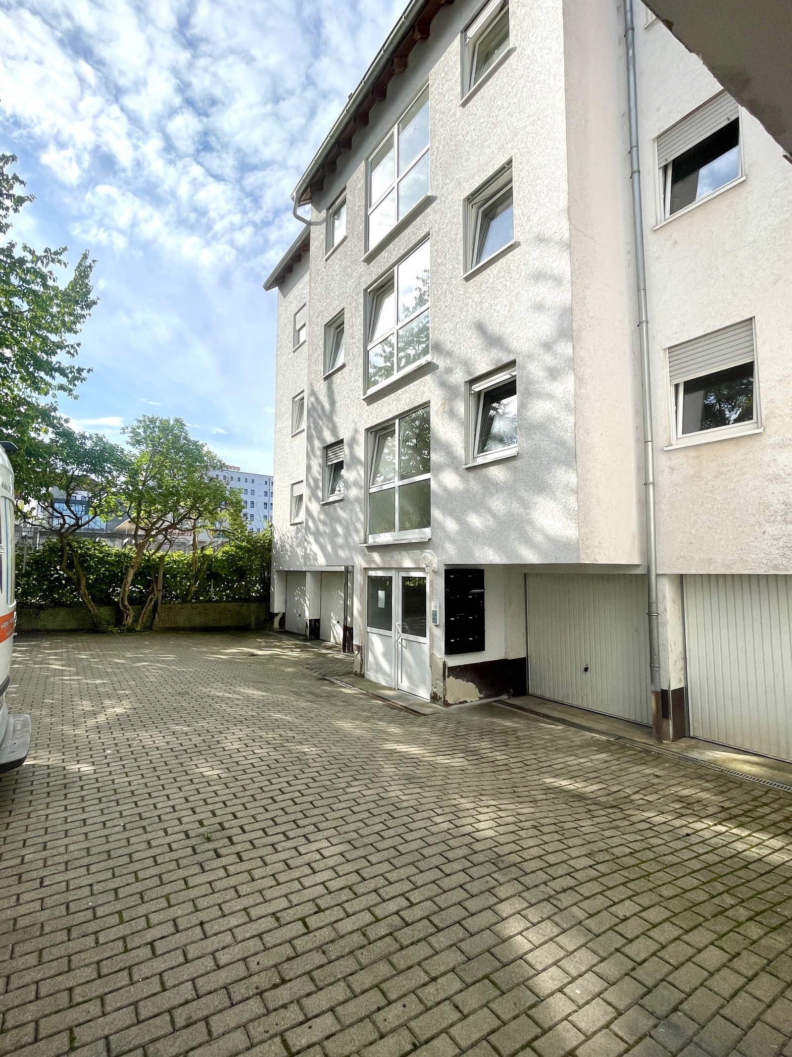 Gepflegte 3 Zimmer, Küche und Bad Wohnung mit Balkon nähe Bahnhof