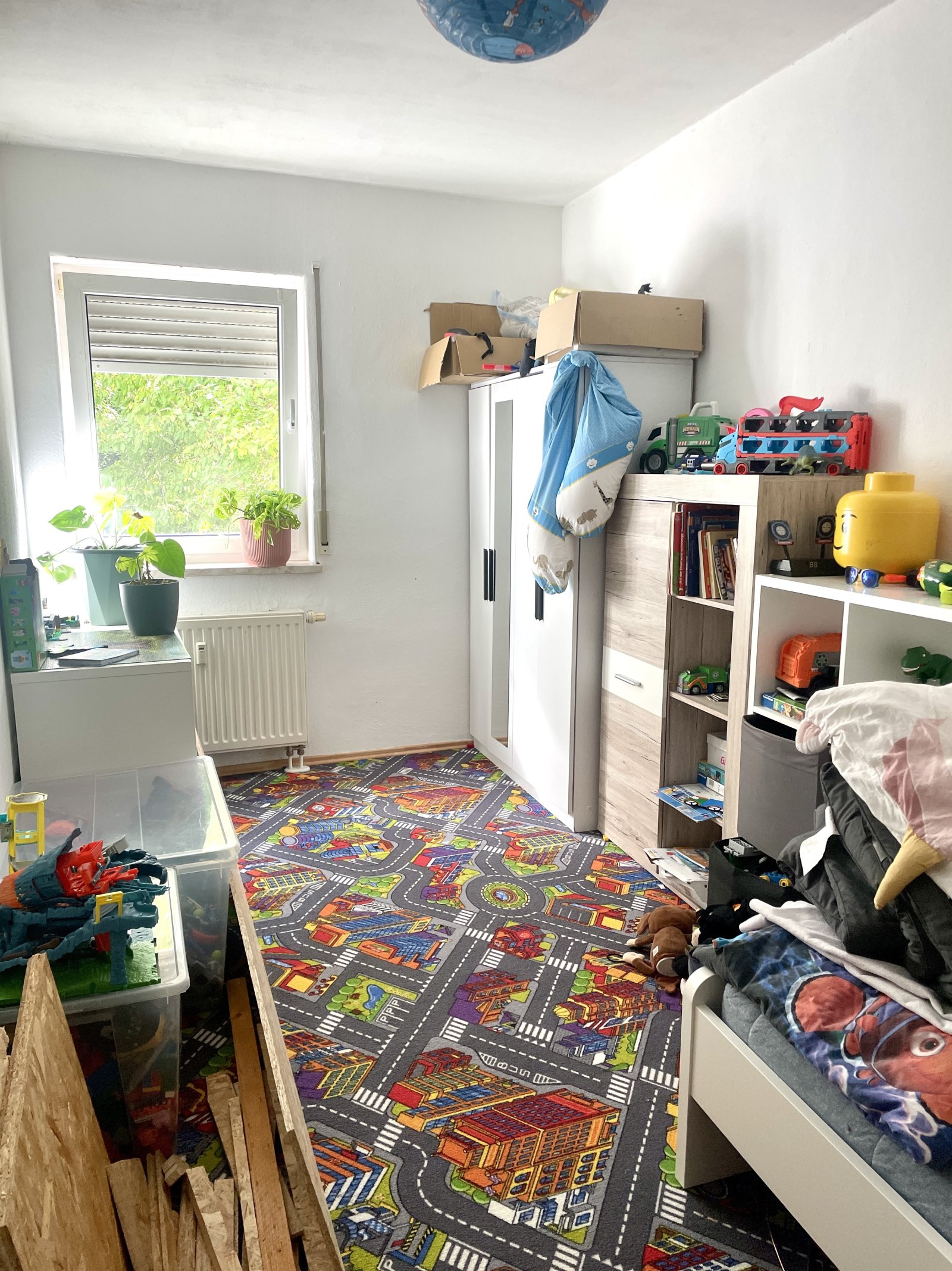 Gepflegte 3 Zimmer, Küche und Bad Wohnung mit Balkon nähe Bahnhof