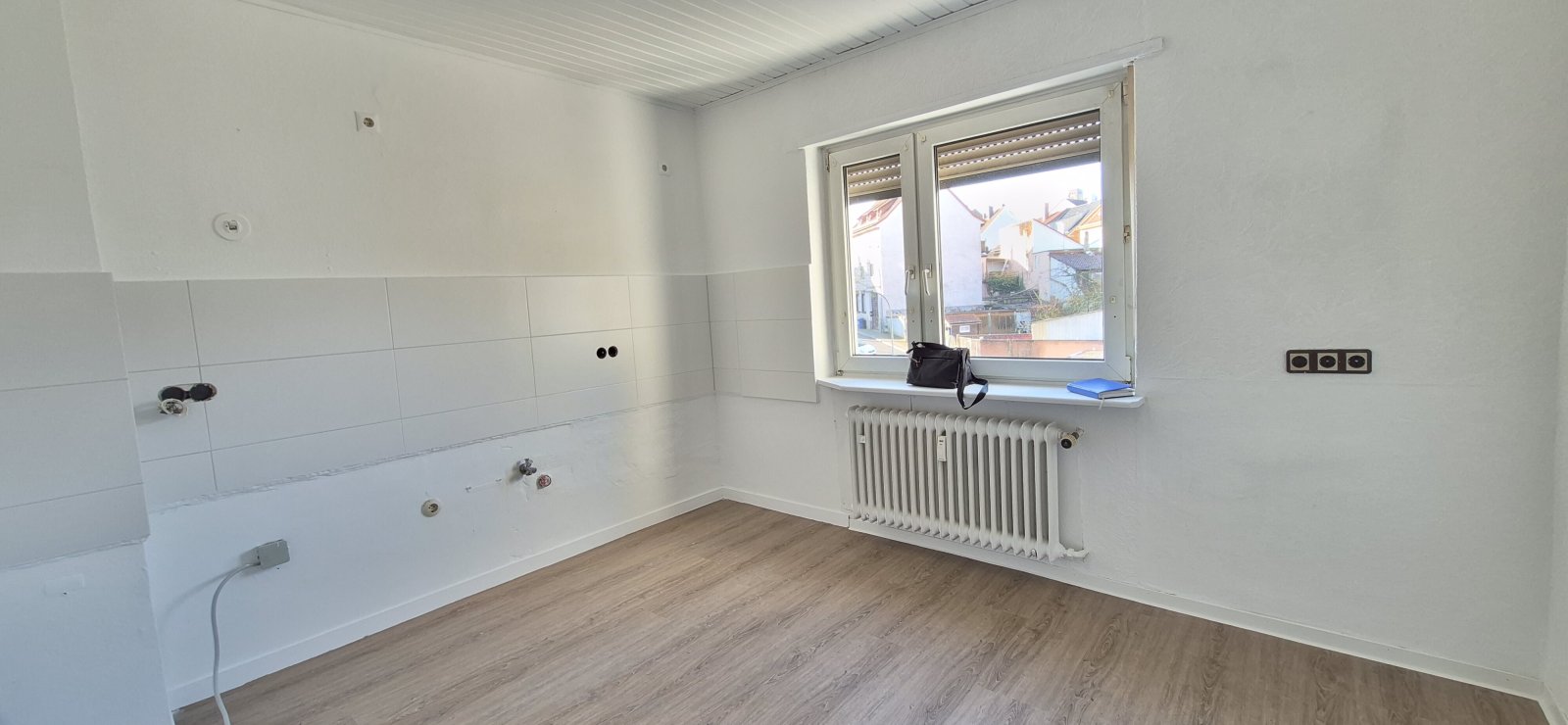 Helle 2 ZKB Wohnung mit Balkon in zentraler Lage 
