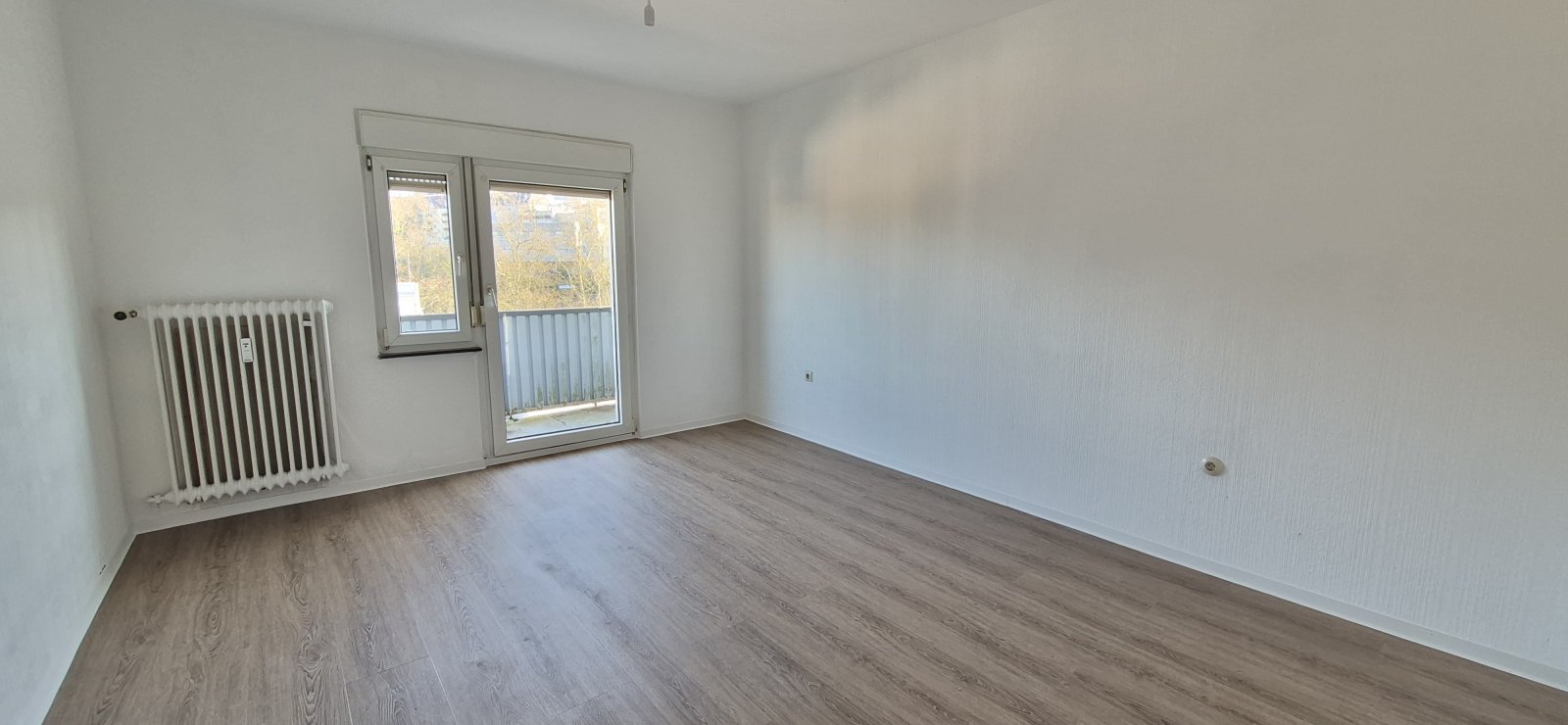 Helle 2 ZKB Wohnung mit Balkon in zentraler Lage 