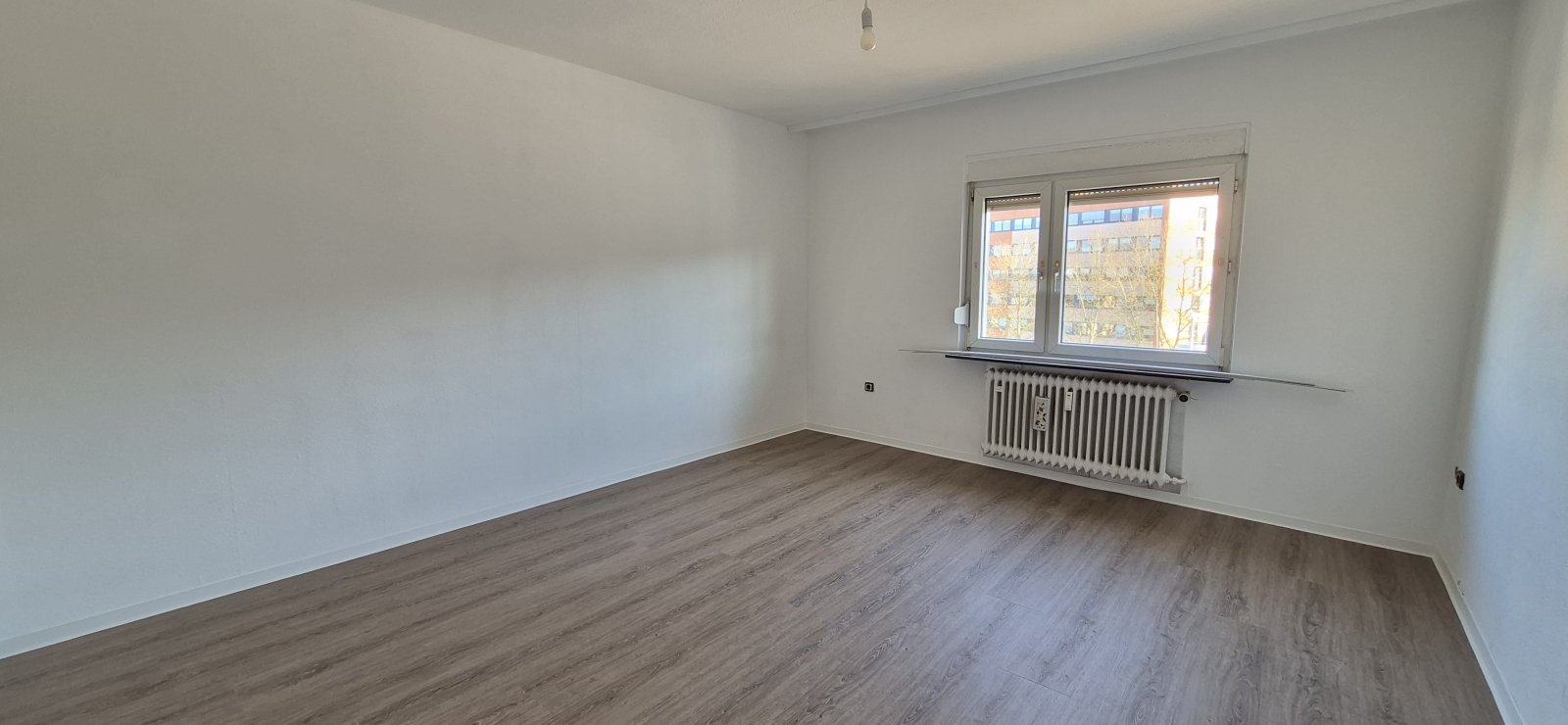 Helle 2 ZKB Wohnung mit Balkon in zentraler Lage 