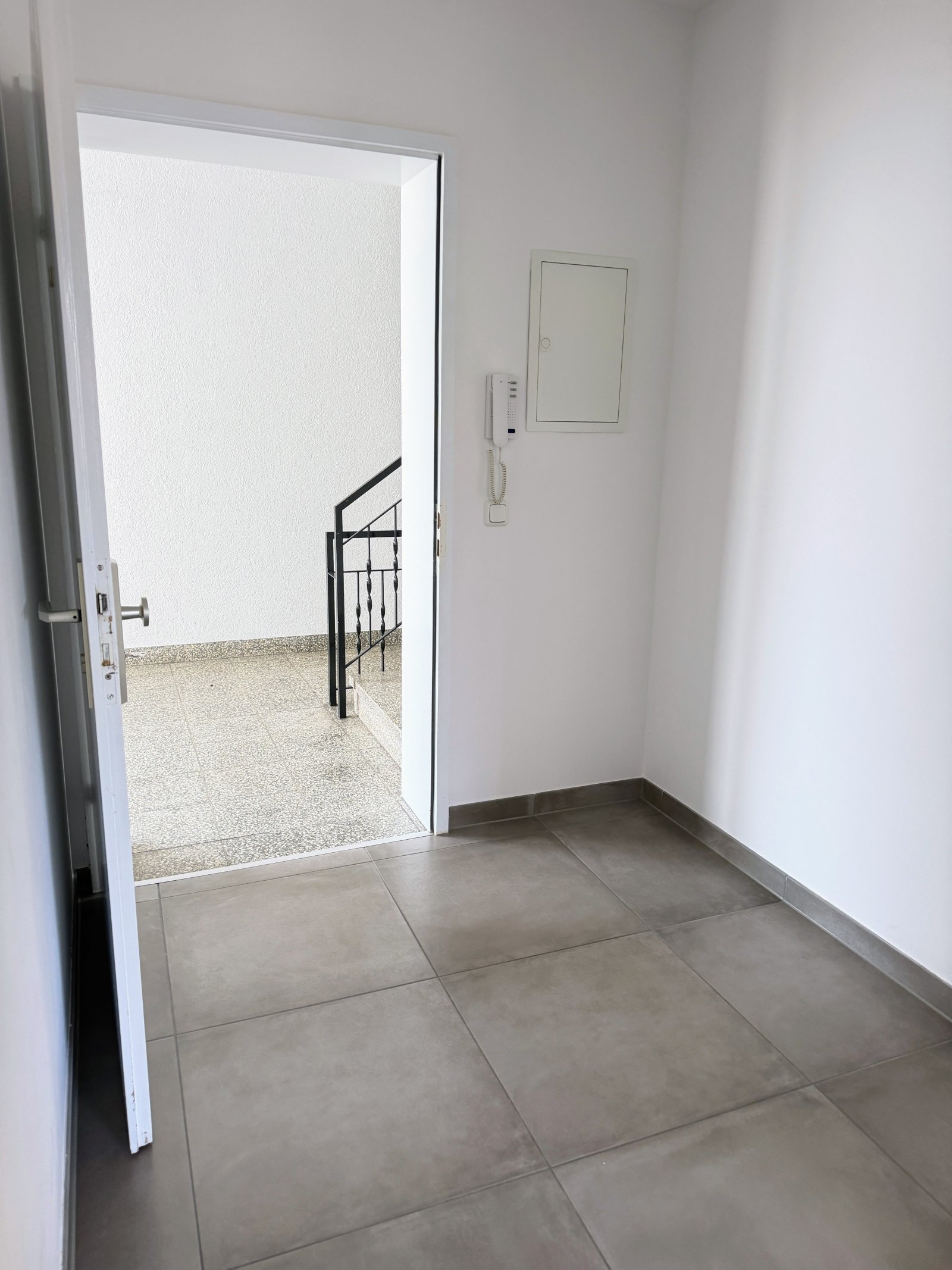 Neu sanierte 3-ZKB-Wohnung mit Wintergarten – Erstbezug nach Sanierung