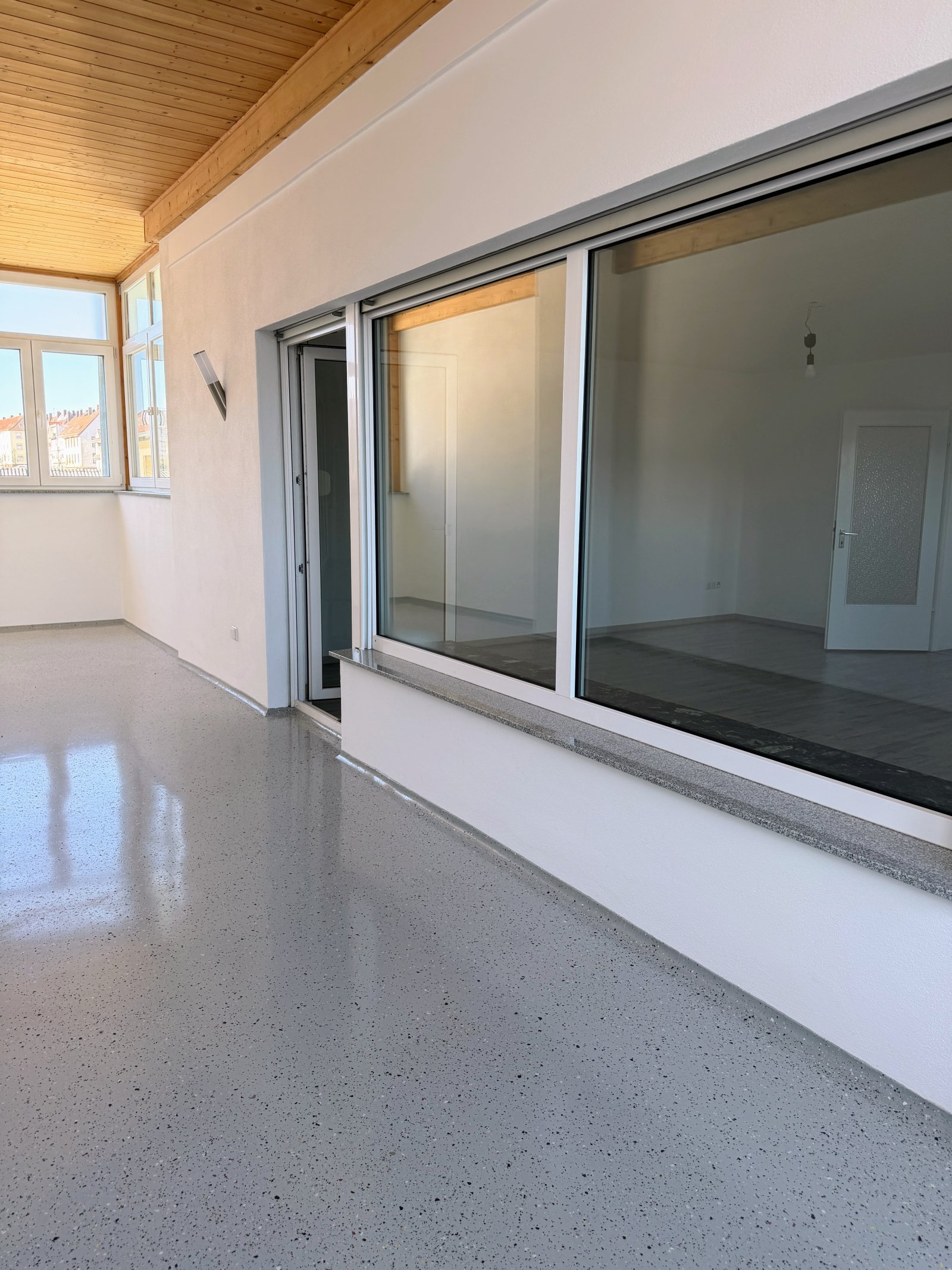 Neu sanierte 3-ZKB-Wohnung mit Wintergarten – Erstbezug nach Sanierung