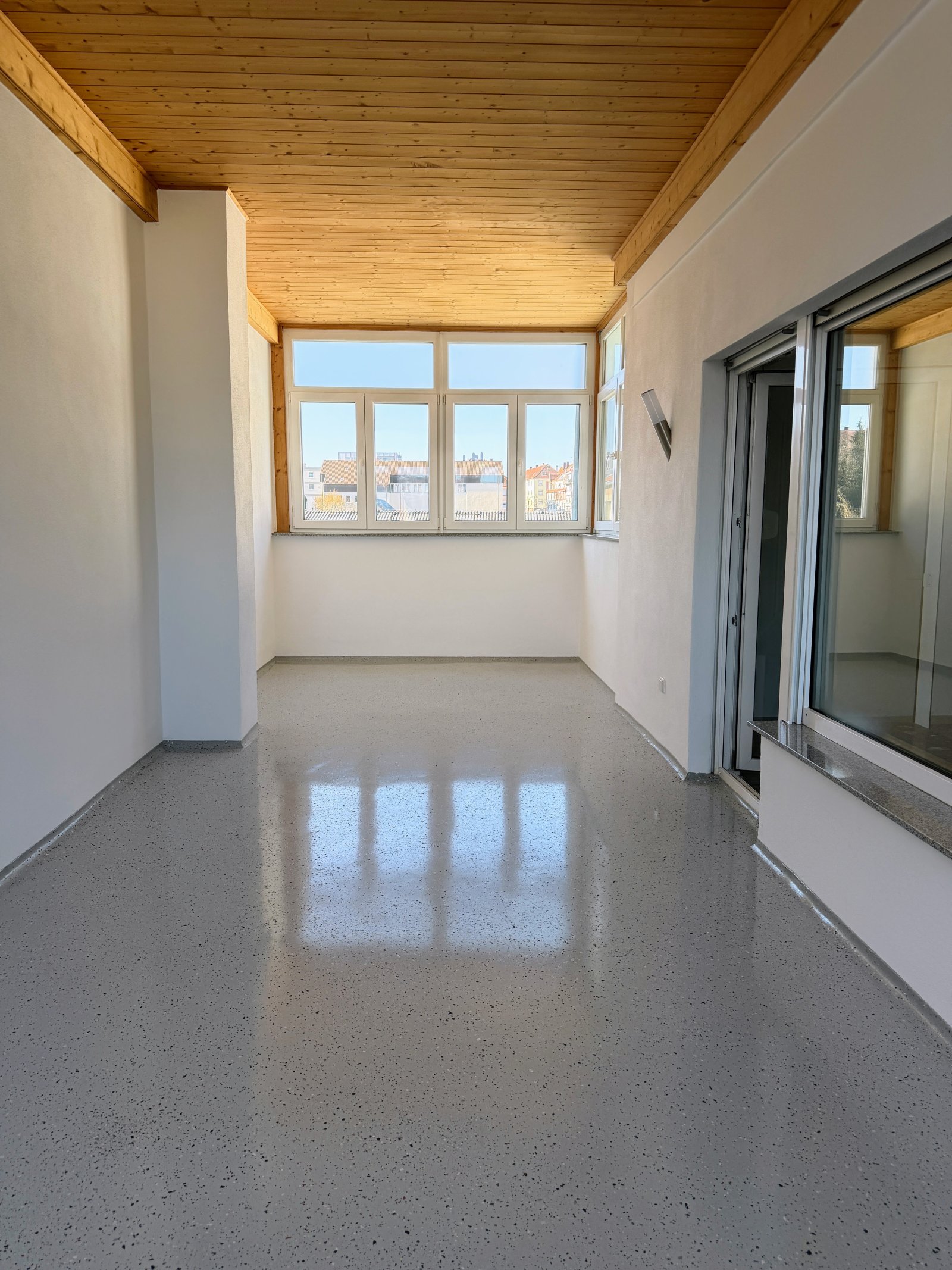 Neu sanierte 3-ZKB-Wohnung mit Wintergarten – Erstbezug nach Sanierung