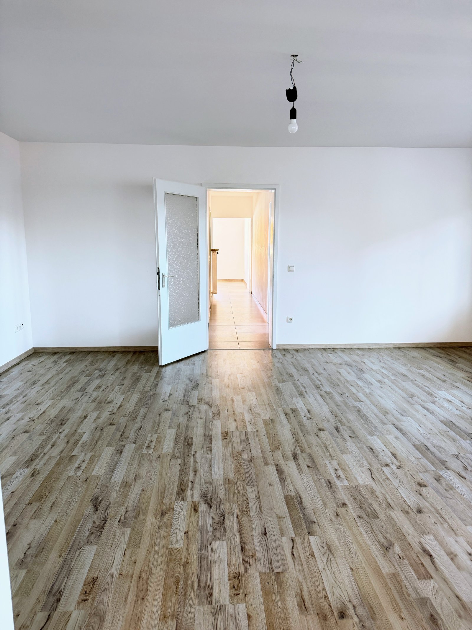 Neu sanierte 3-ZKB-Wohnung mit Wintergarten – Erstbezug nach Sanierung