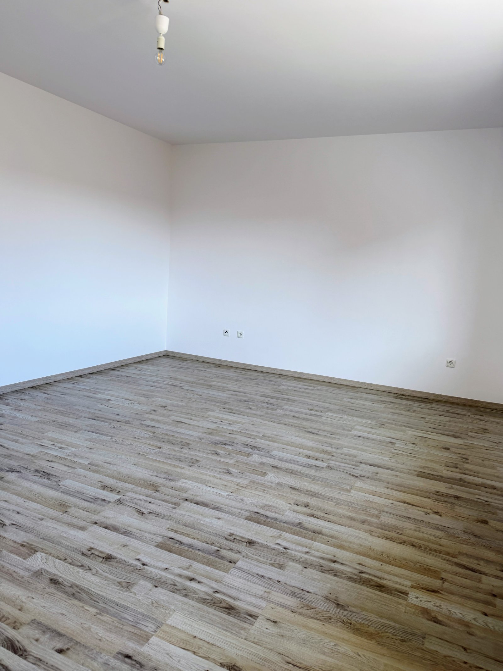 Neu sanierte 3-ZKB-Wohnung mit Wintergarten – Erstbezug nach Sanierung