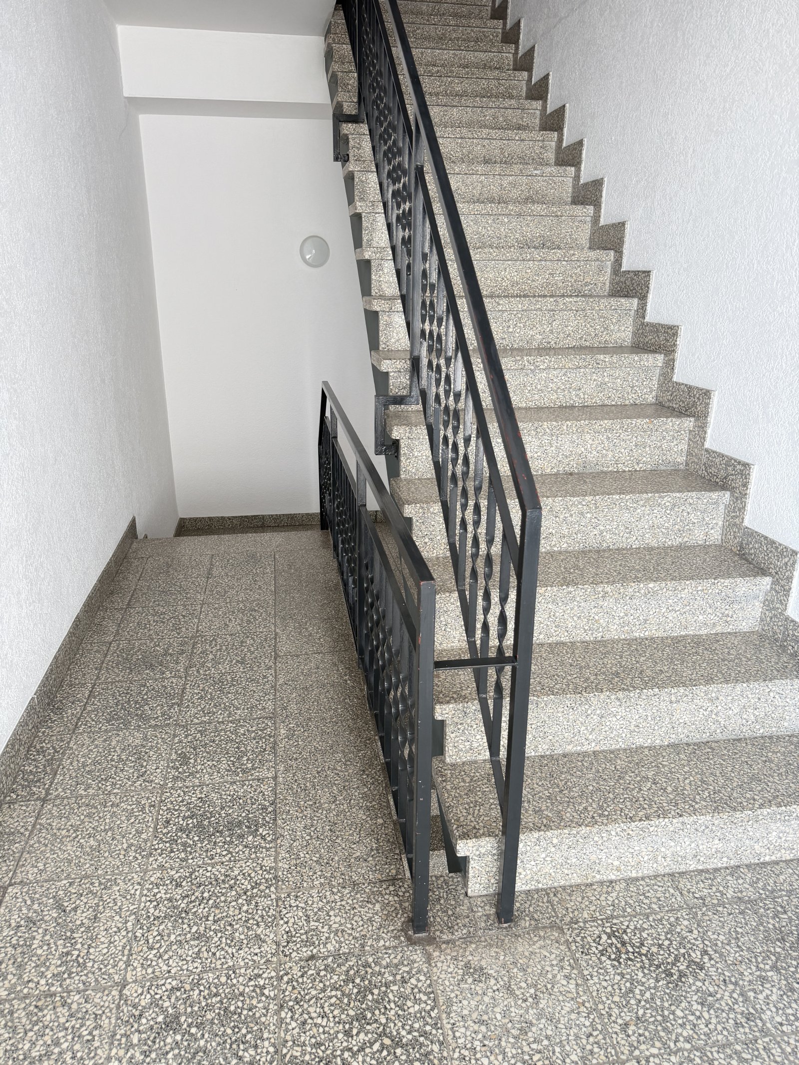 Neu sanierte 3-ZKB-Wohnung mit Wintergarten – Erstbezug nach Sanierung