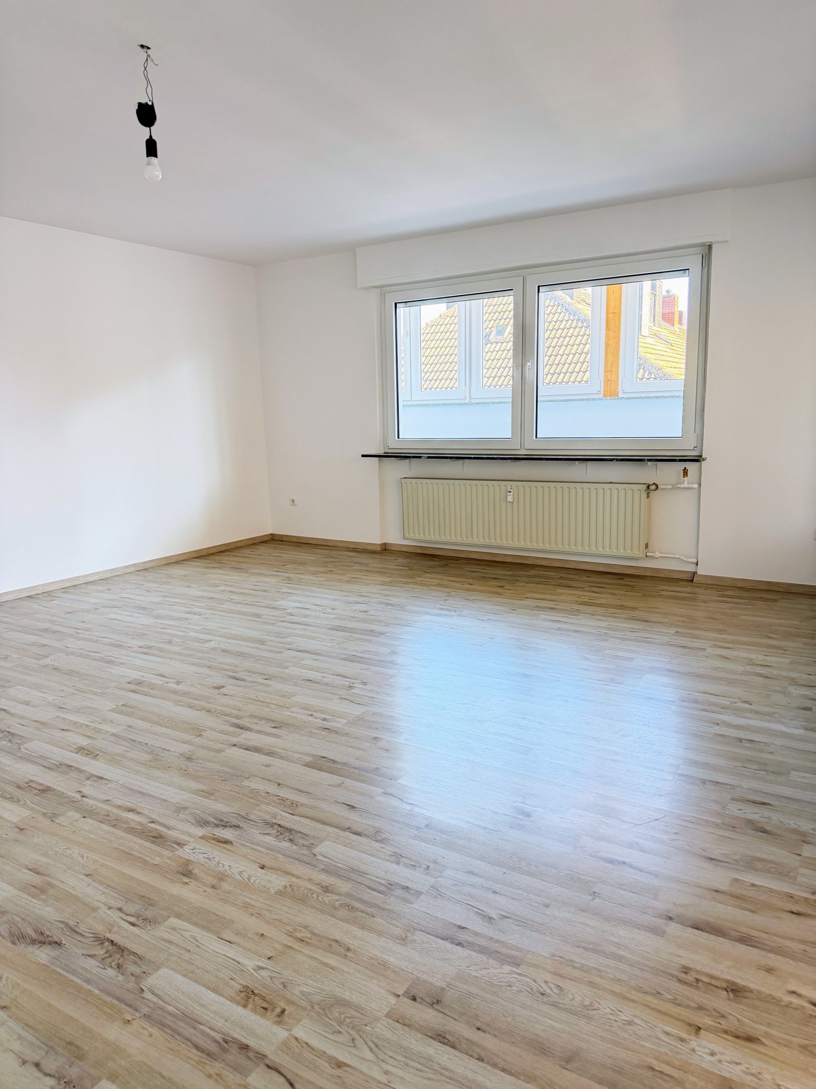 Neu sanierte 3-ZKB-Wohnung mit Wintergarten – Erstbezug nach Sanierung