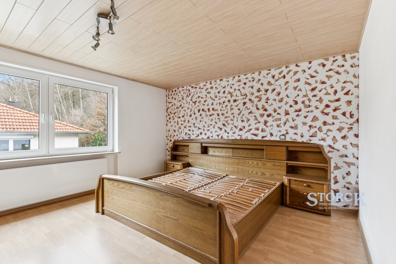 Wohnen mit Burgblick - Einfamilienhaus in ruhiger Waldrandlage mit großem Grundstück