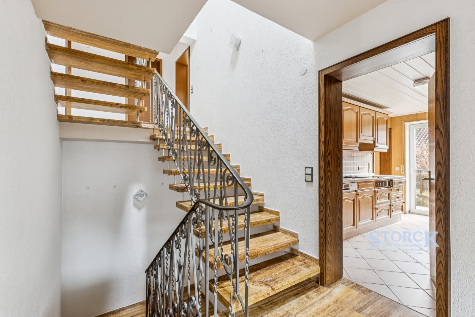 Wohnen mit Burgblick - Einfamilienhaus in ruhiger Waldrandlage mit großem Grundstück