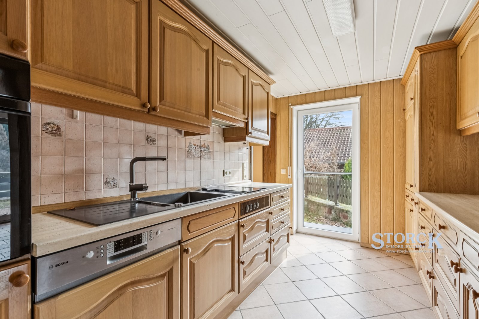 Wohnen mit Burgblick - Einfamilienhaus in ruhiger Waldrandlage mit großem Grundstück