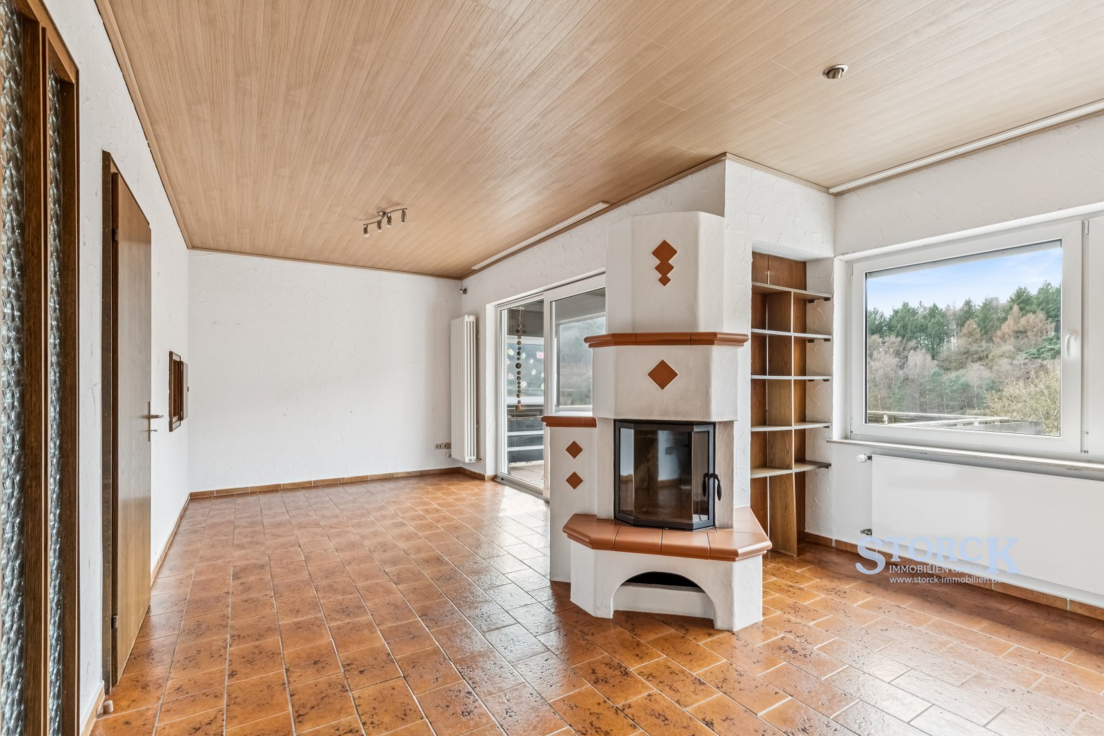 Wohnen mit Burgblick - Einfamilienhaus in ruhiger Waldrandlage mit großem Grundstück