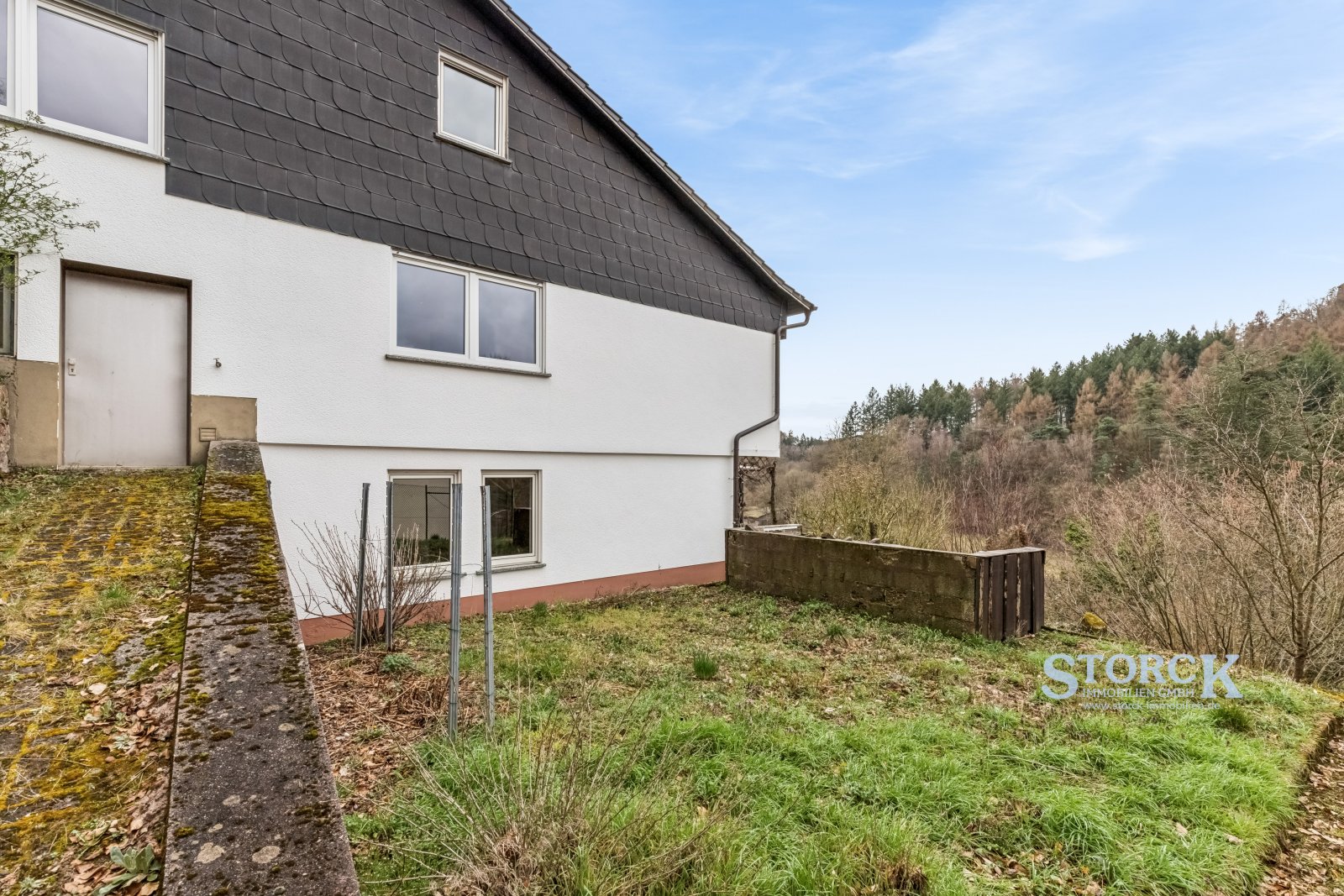 Wohnen mit Burgblick - Einfamilienhaus in ruhiger Waldrandlage mit großem Grundstück