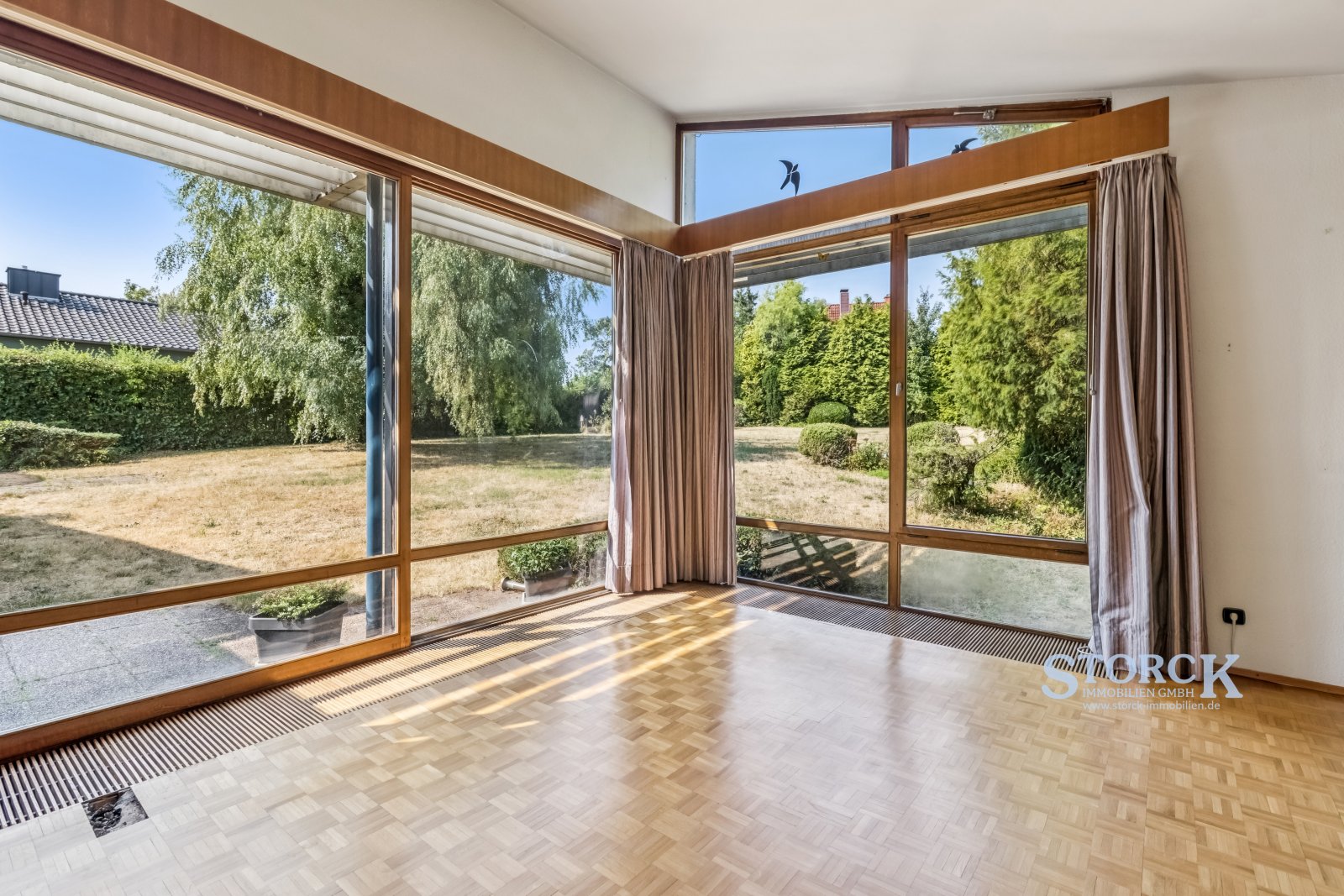 Exklusiver Architektenbungalow auf großzügigem, ebenen Grundstück mit separatem Bauplatz