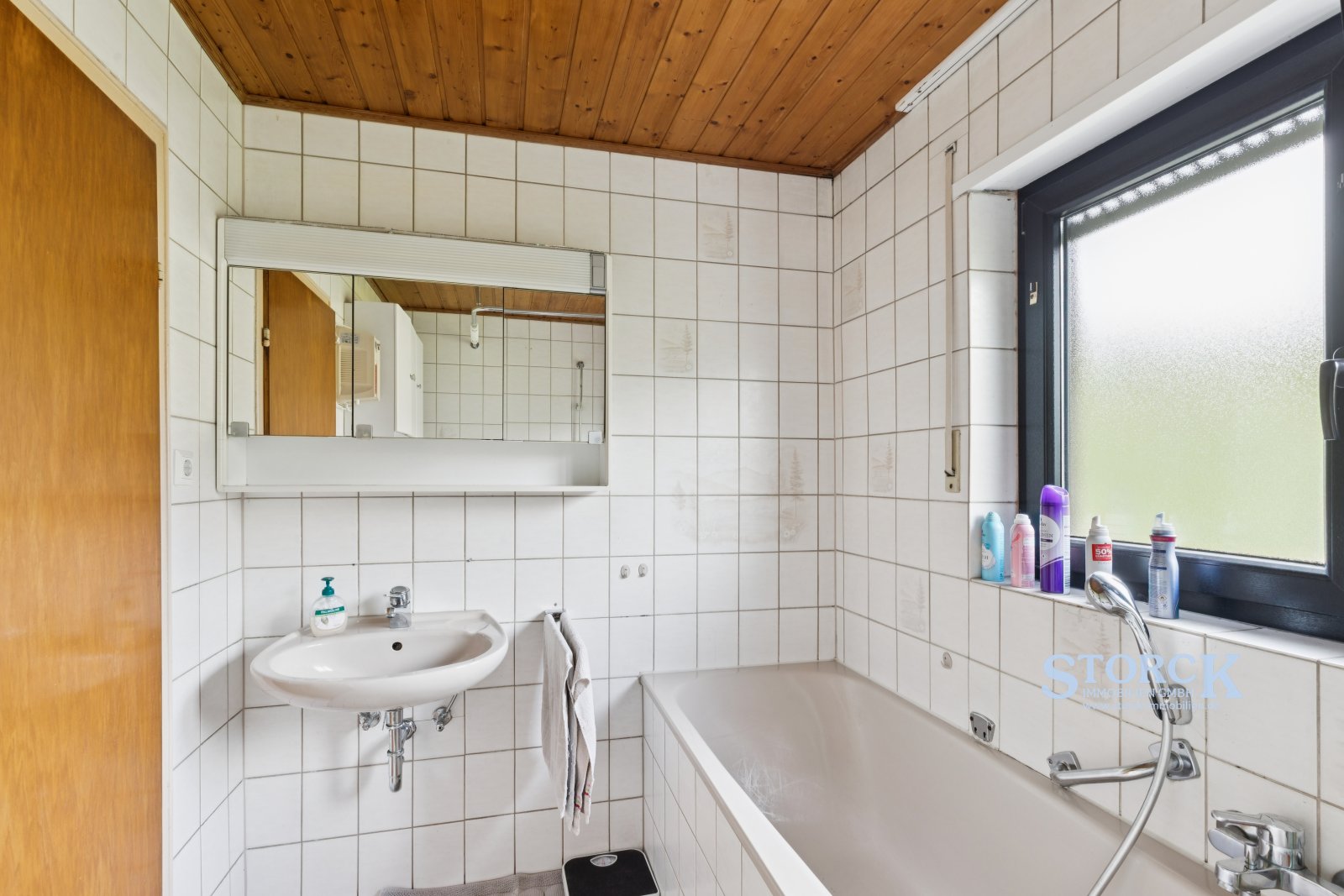 Viel Platz für neue Ideen – Wohnhaus mit zwei Garagen, Balkon und kleinem Garten Lemberg-Langmühle