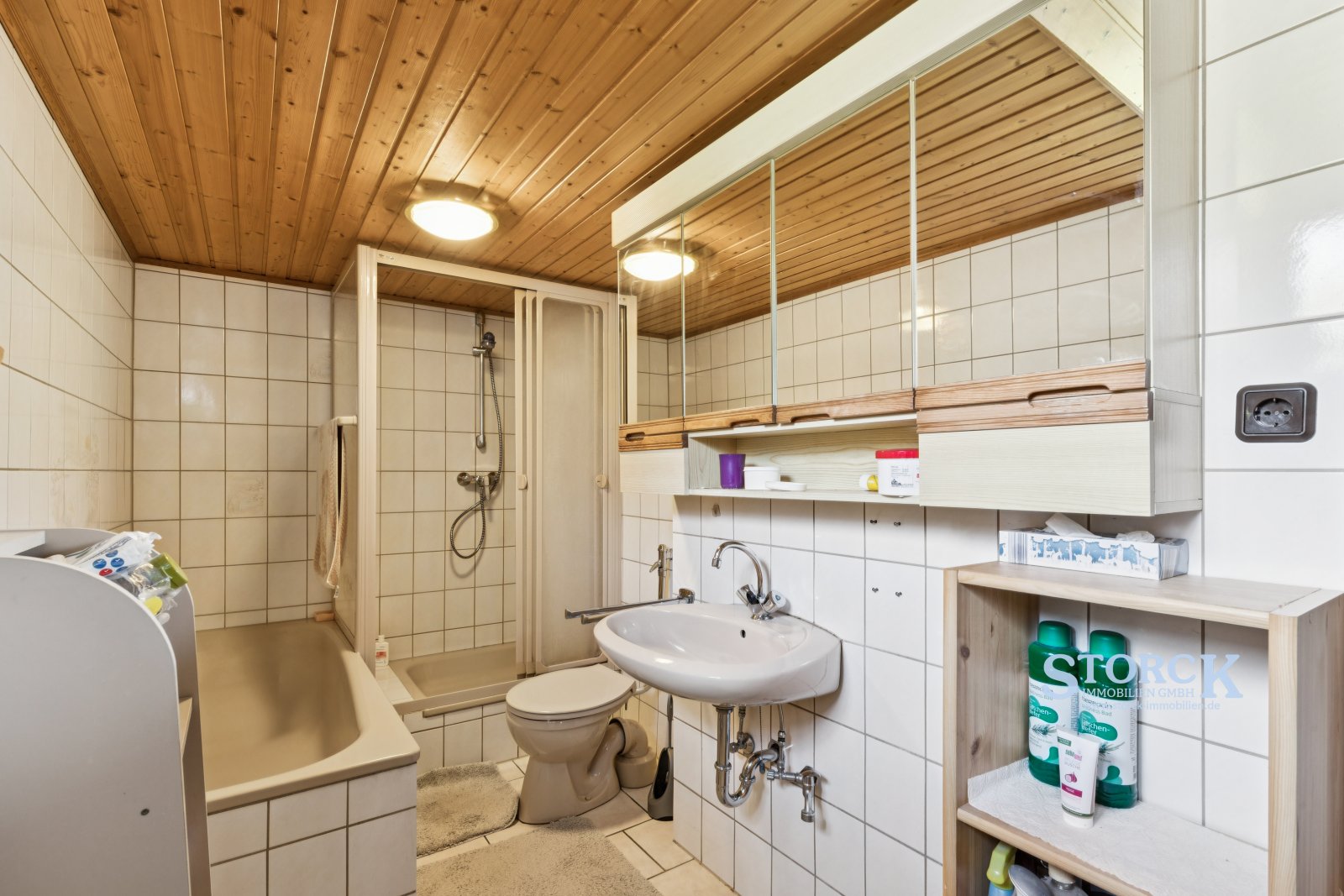  Viel Platz für neue Ideen – Wohnhaus mit zwei Garagen, Balkon und kleinem Garten Lemberg-Langmühle